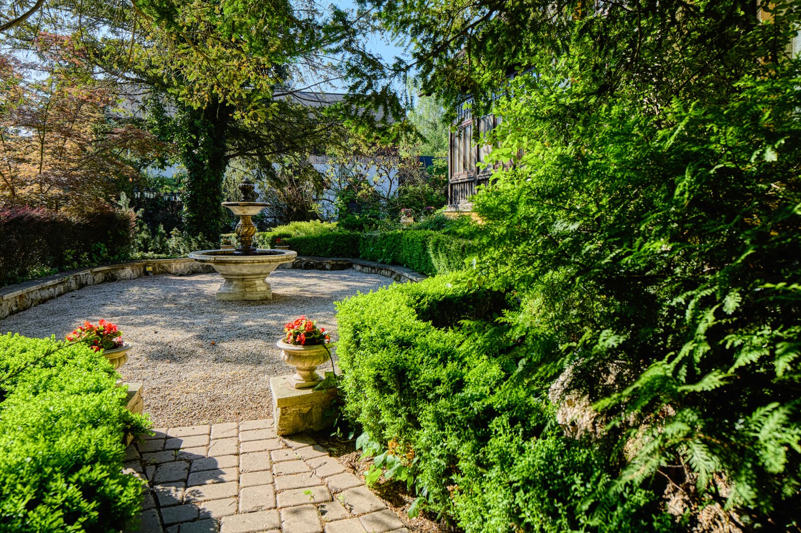 +++ Einmalige Jugendstilvilla mit Traumgarten, Pool & Weinkeller in Bestlage von SOPRON +++