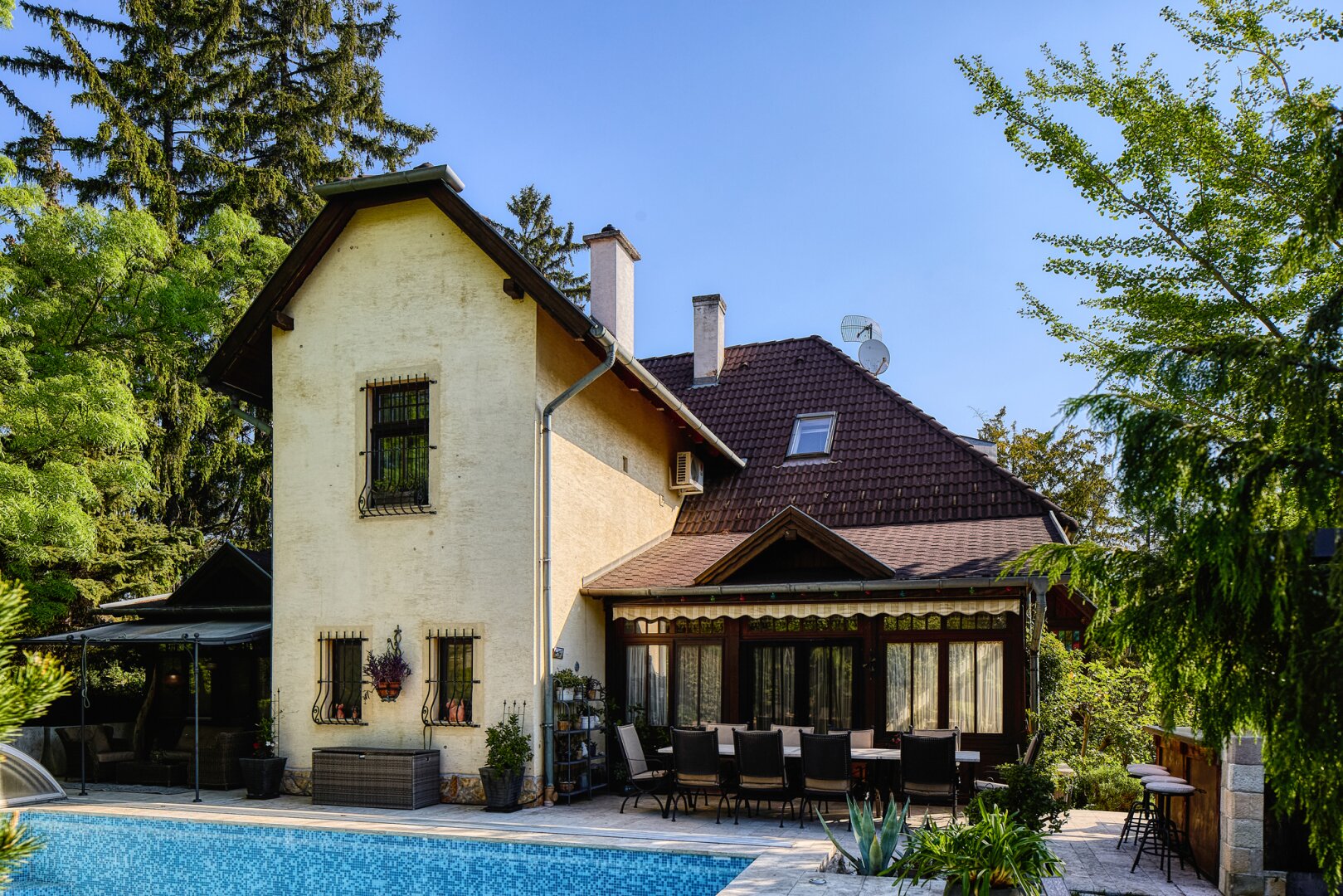 +++ Einmalige Jugendstilvilla mit Traumgarten, Pool & Weinkeller in Bestlage von SOPRON +++