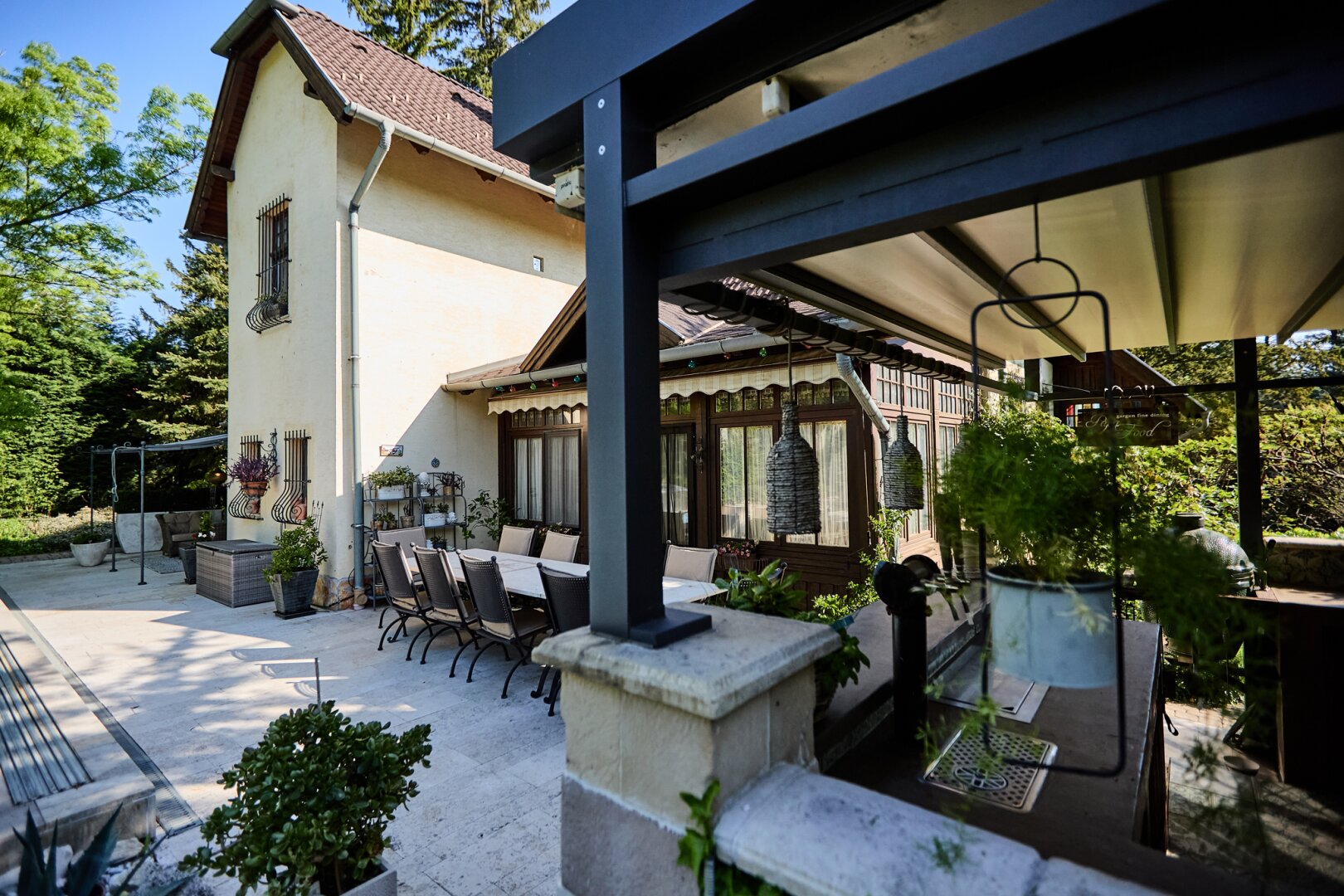 +++ Einmalige Jugendstilvilla mit Traumgarten, Pool & Weinkeller in Bestlage von SOPRON +++