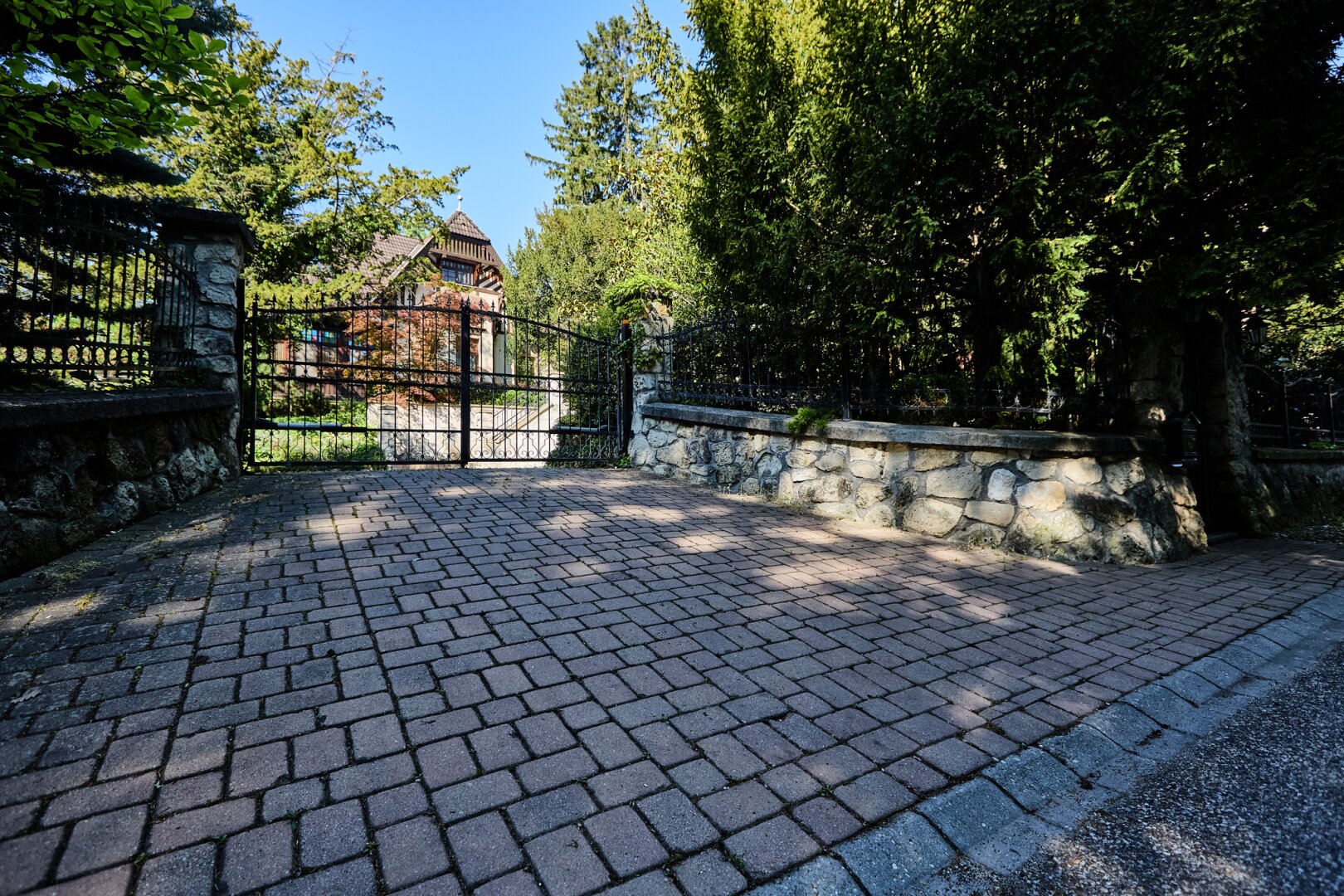 +++ Einmalige Jugendstilvilla mit Traumgarten, Pool & Weinkeller in Bestlage von SOPRON +++