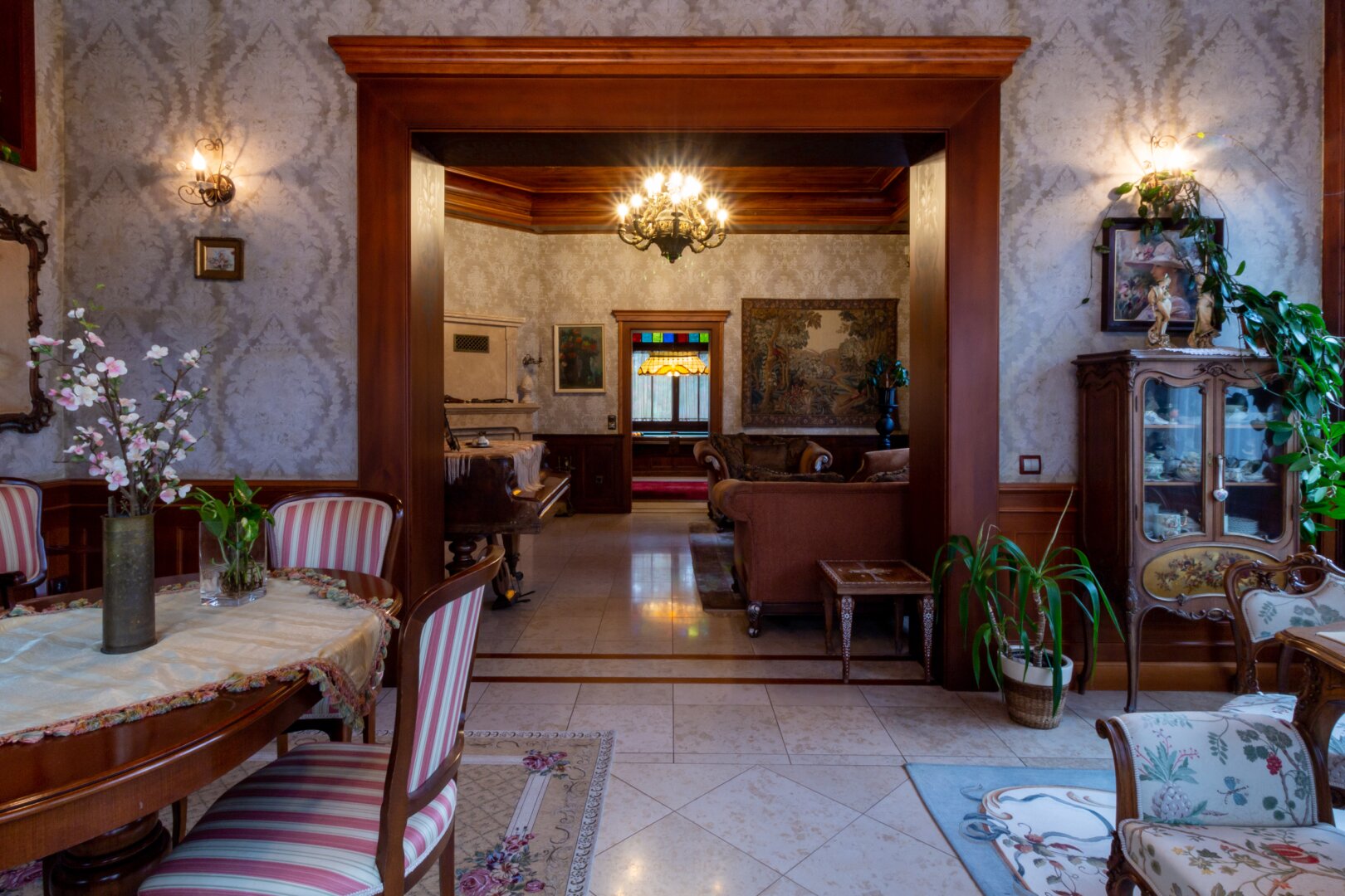 +++ Einmalige Jugendstilvilla mit Traumgarten, Pool & Weinkeller in Bestlage von SOPRON +++