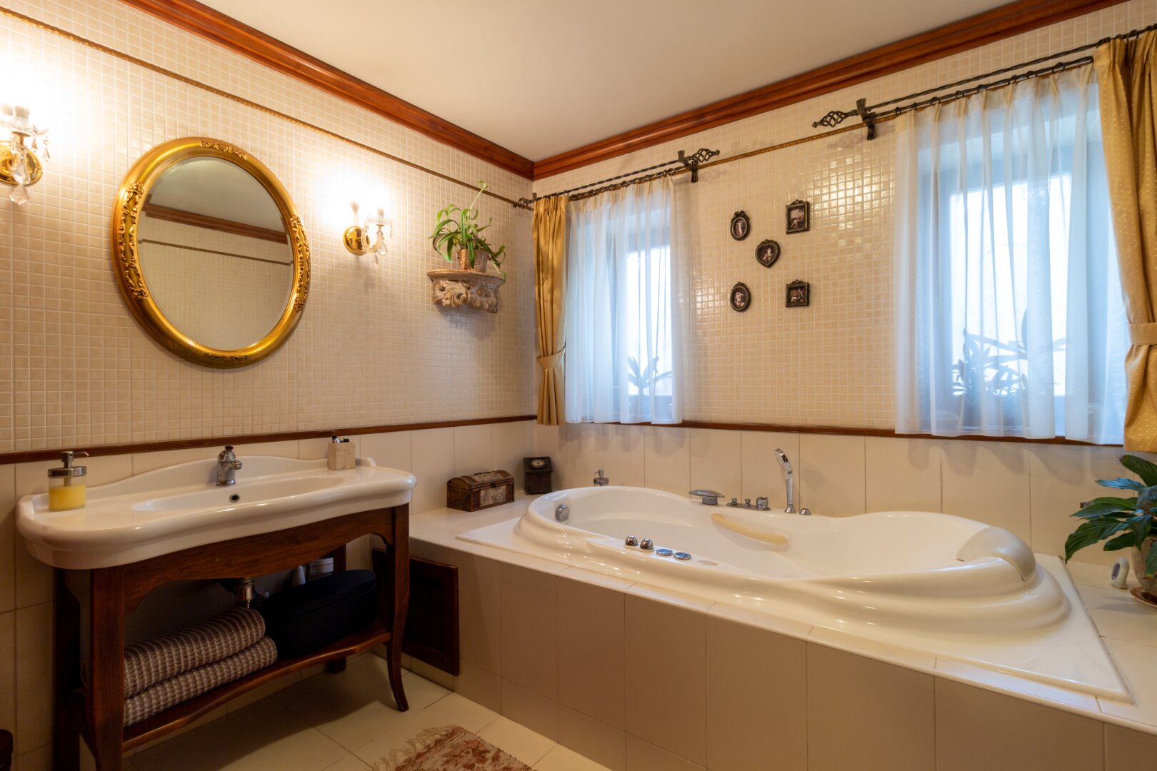 +++ Einmalige Jugendstilvilla mit Traumgarten, Pool & Weinkeller in Bestlage von SOPRON +++