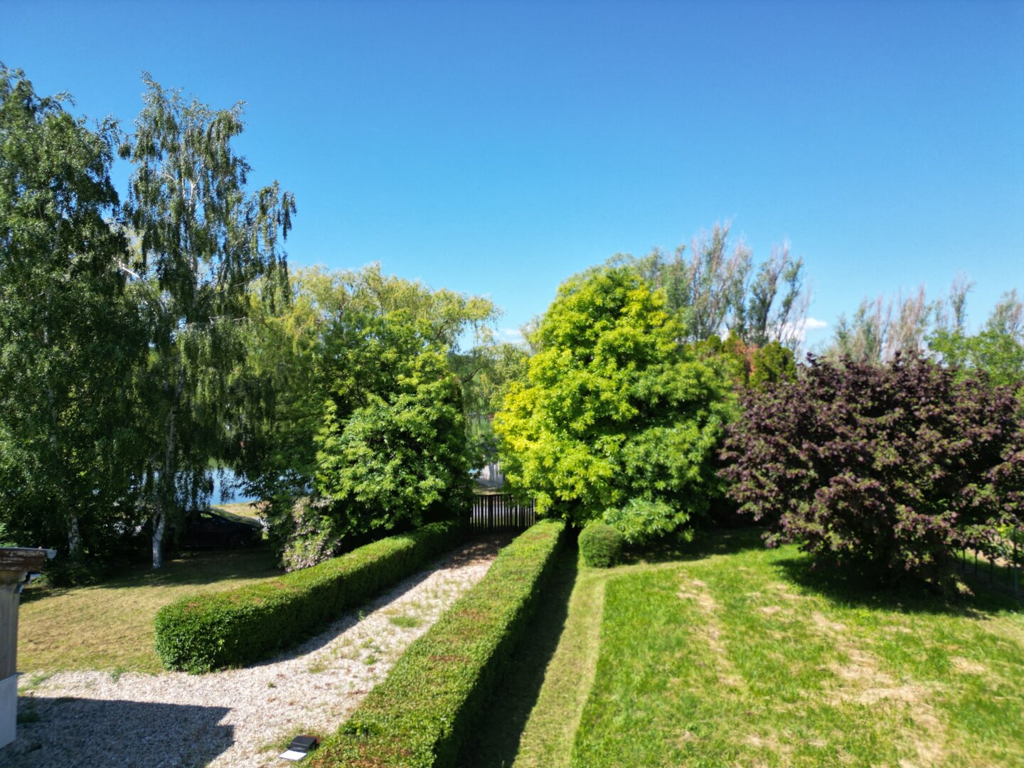 ++ Zum Verkauf gelangt ein Ferienhaus in Ruhelage, direkt am Bene-hegyi-See in Csepreg! ++