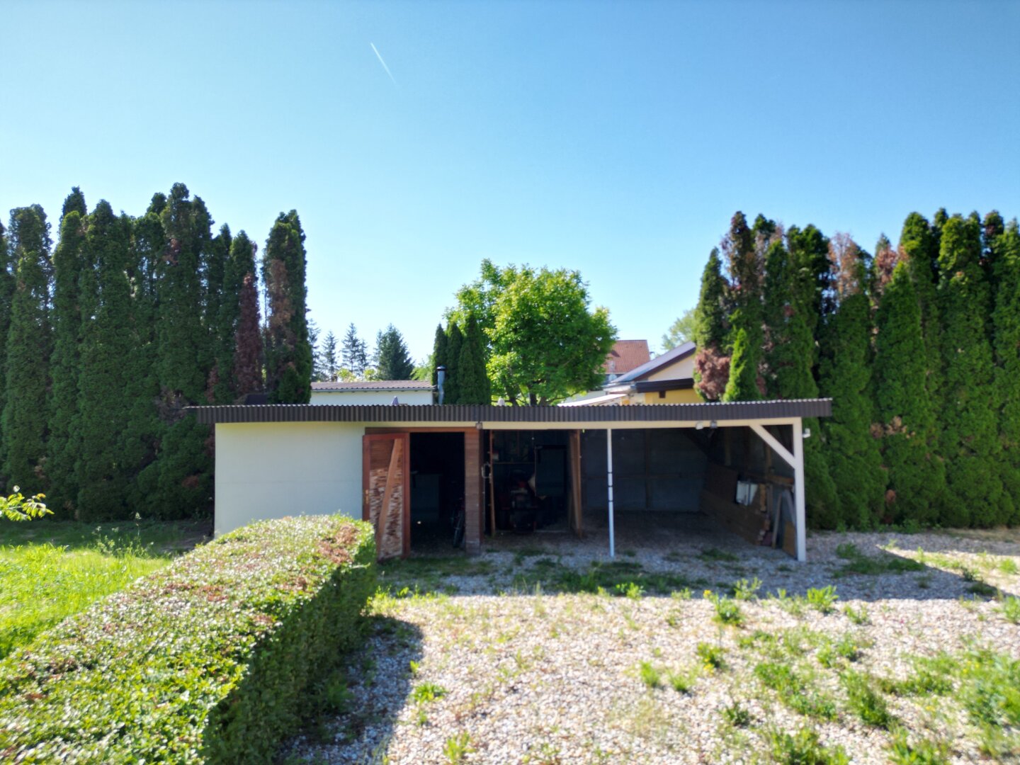 ++ Zum Verkauf gelangt ein Ferienhaus in Ruhelage, direkt am Bene-hegyi-See in Csepreg! ++