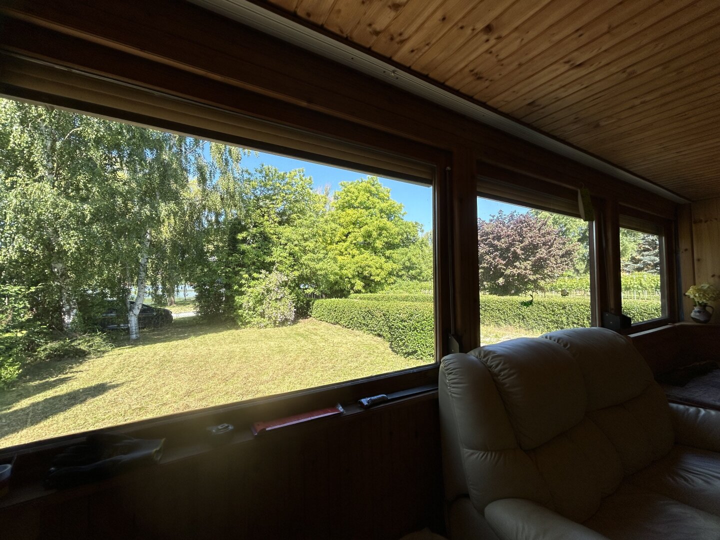 ++ Zum Verkauf gelangt ein Ferienhaus in Ruhelage, direkt am Bene-hegyi-See in Csepreg! ++