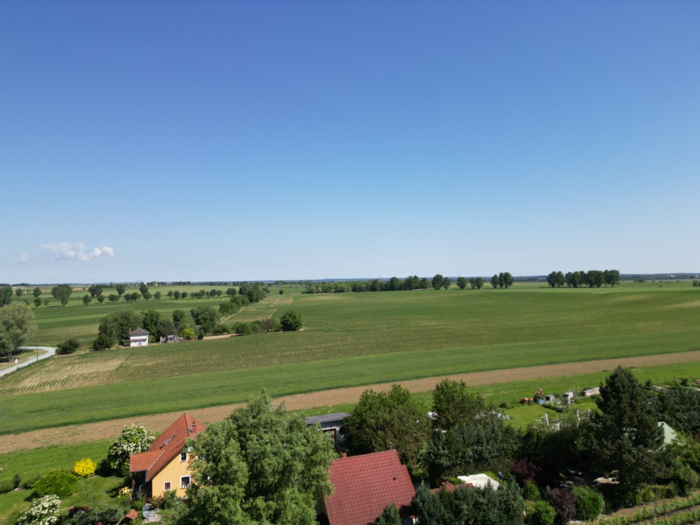 ++ Zum Verkauf gelangt ein Ferienhaus in Ruhelage, direkt am Bene-hegyi-See in Csepreg! ++