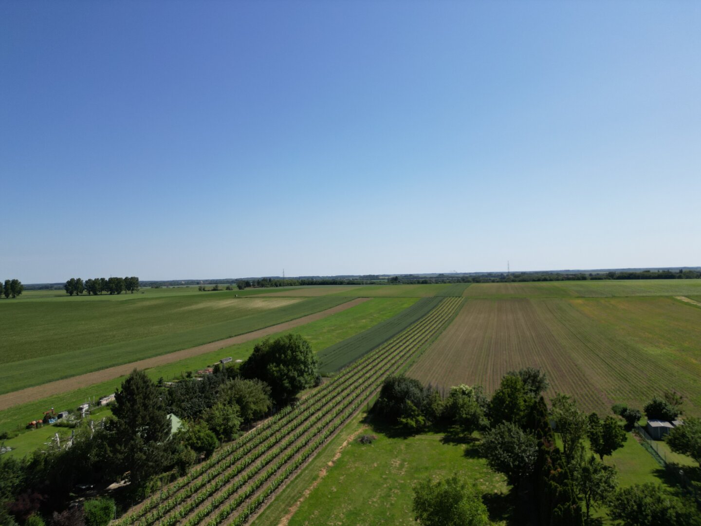 ++ Zum Verkauf gelangt ein Ferienhaus in Ruhelage, direkt am Bene-hegyi-See in Csepreg! ++