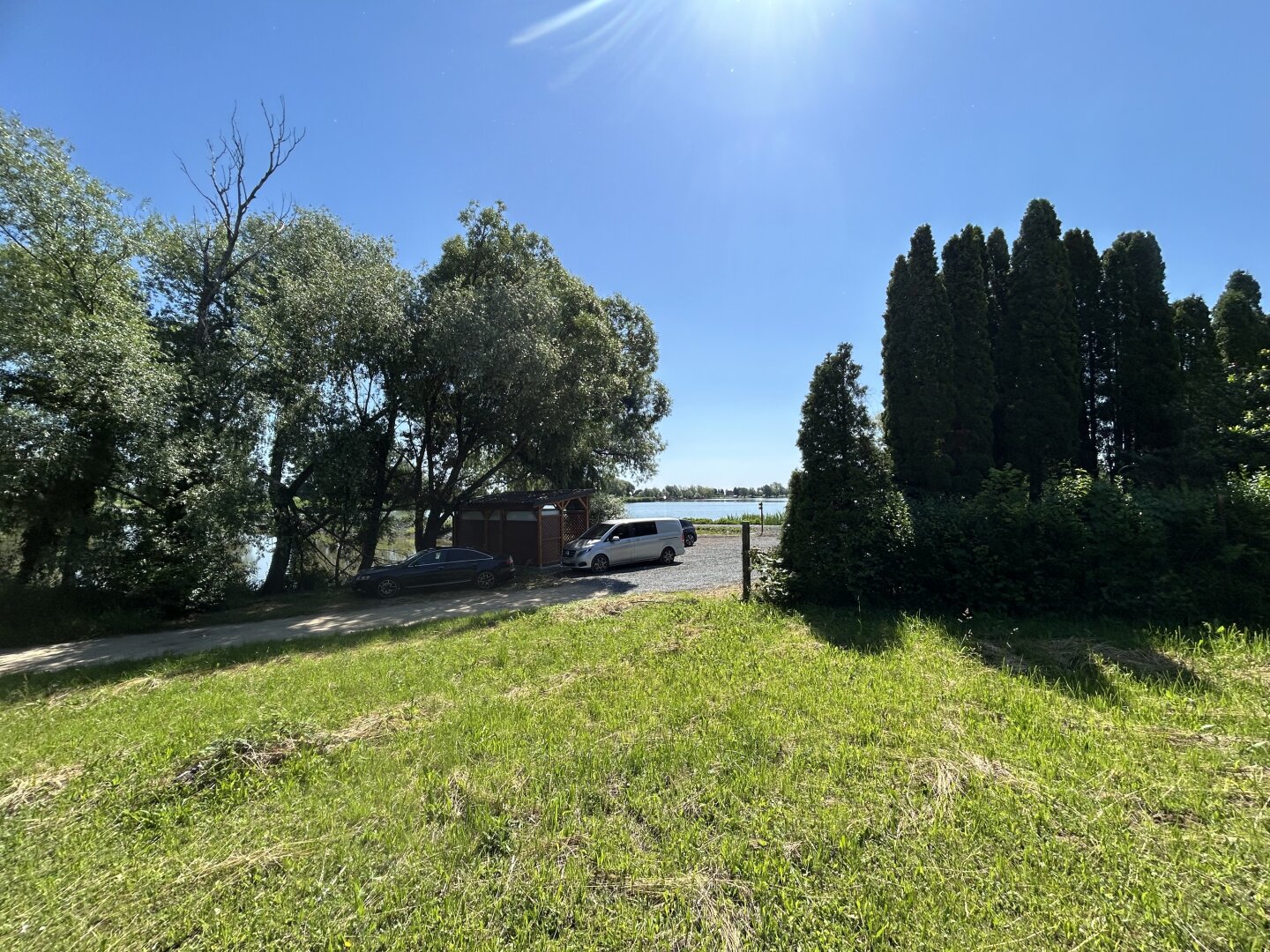 +++ Baugrundstück in bester Lage direkt am Bene-hegyi-See in Csepreg! ++