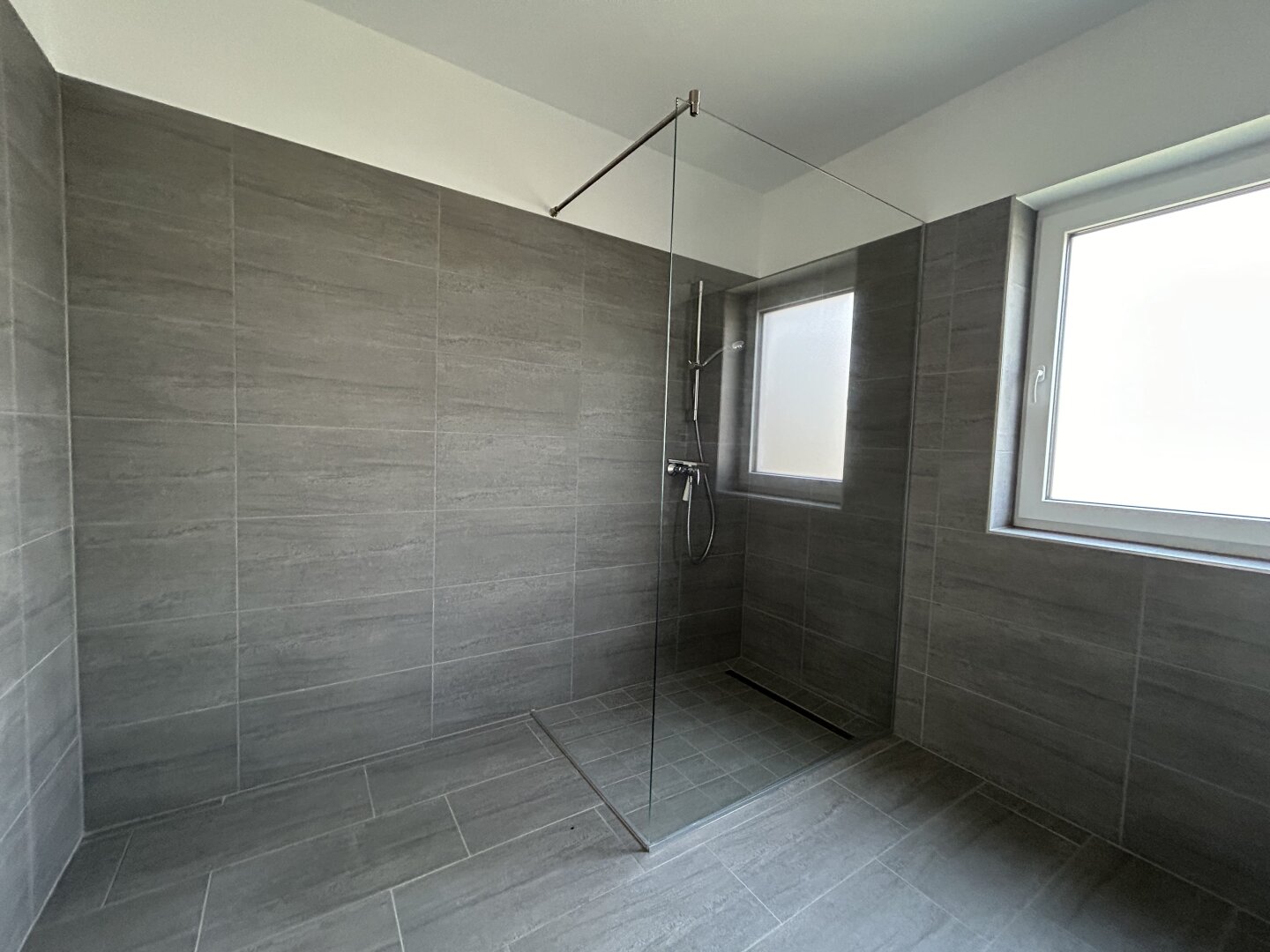 ++Wohnen wo andere Urlaub machen,das Chalet am Golfplatz unmittelbar neben der Therme Lutzmannsburg++