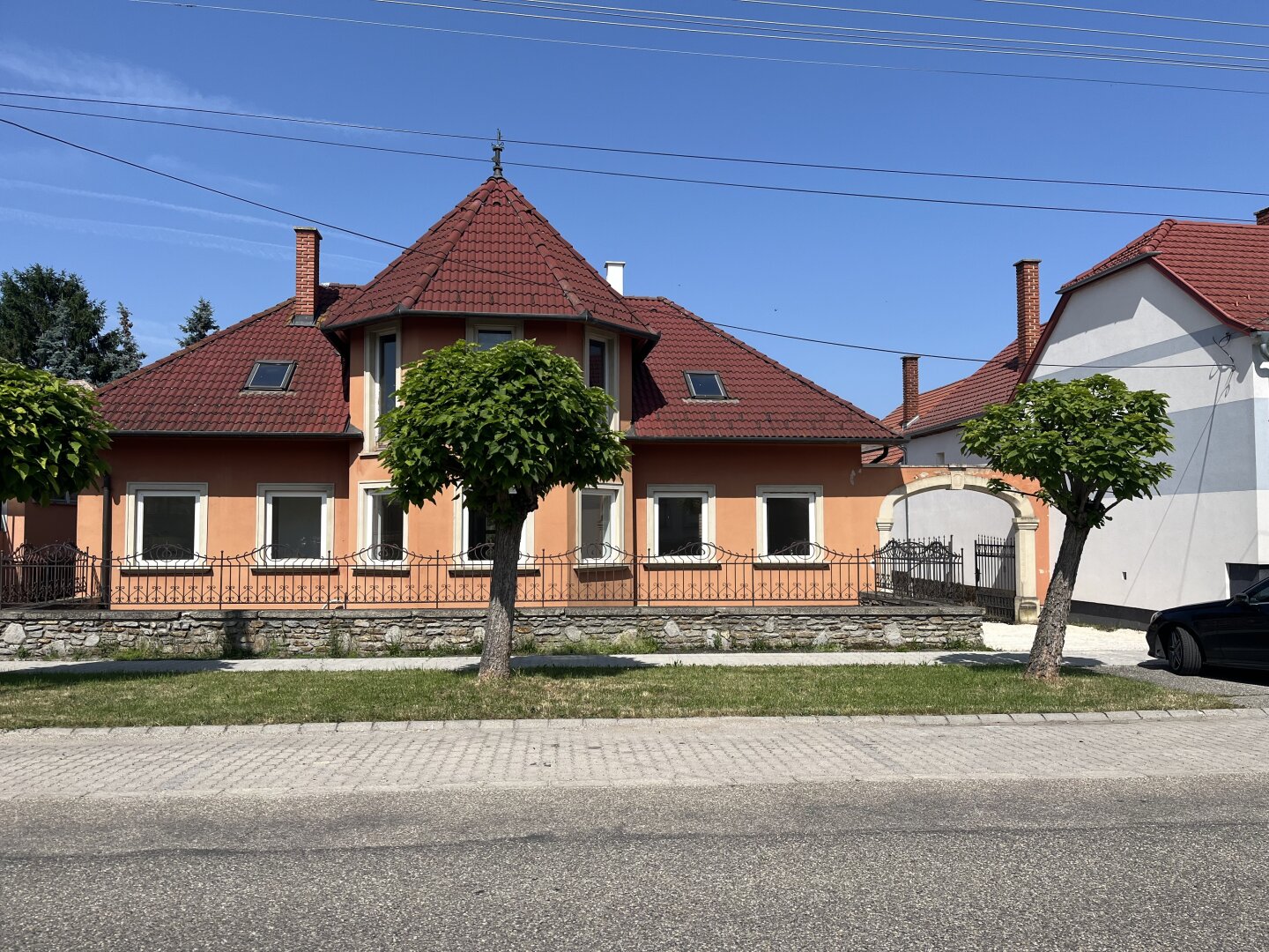 +++Traumhaus mit ländlicher Eleganz – ein geschmackvoll gestaltetes Einfamilienhaus im Herrenhausstil im Herzen von Lövő!+++