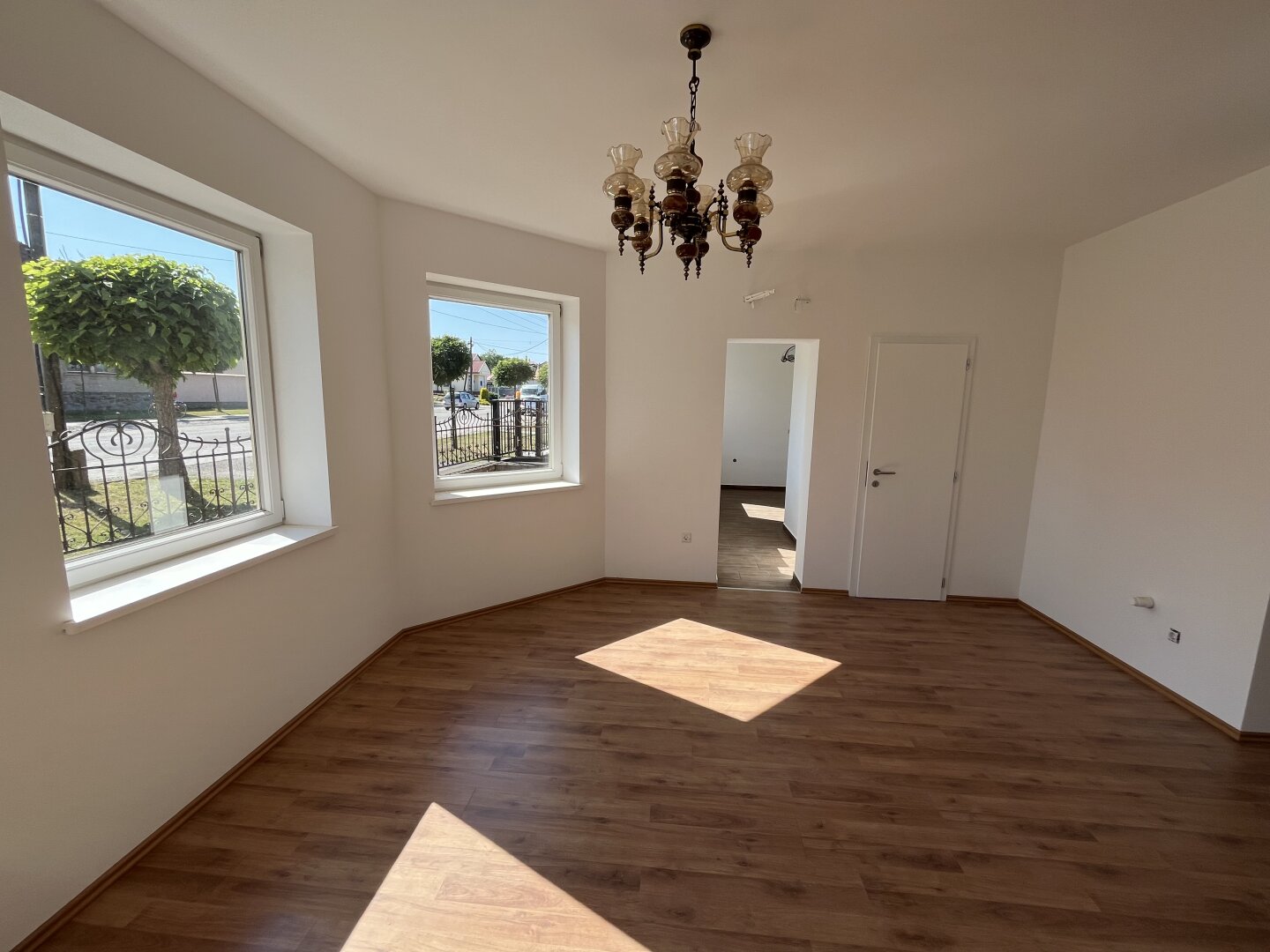 +++Traumhaus mit ländlicher Eleganz – ein geschmackvoll gestaltetes Einfamilienhaus im Herrenhausstil im Herzen von Lövő!+++