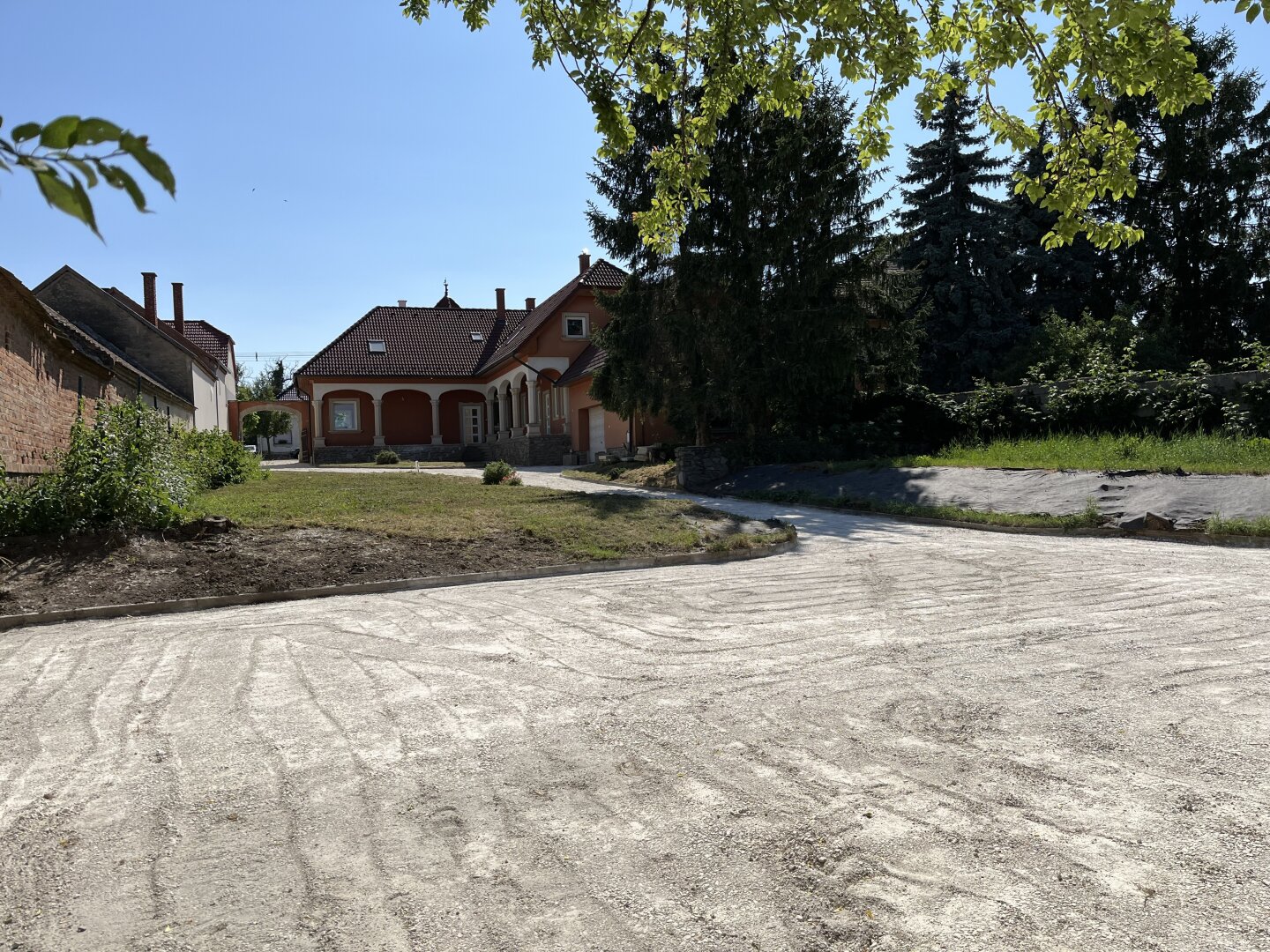 +++Traumhaus mit ländlicher Eleganz – ein geschmackvoll gestaltetes Einfamilienhaus im Herrenhausstil im Herzen von Lövő!+++