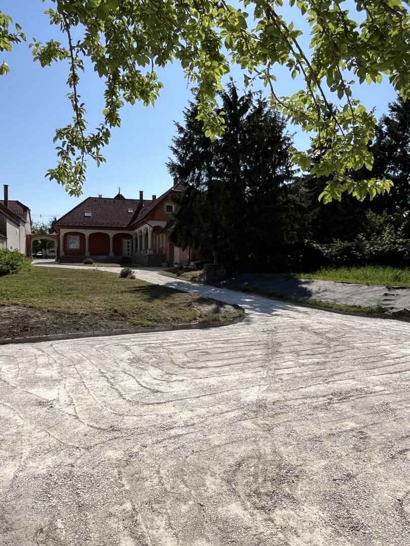 +++Traumhaus mit ländlicher Eleganz – ein geschmackvoll gestaltetes Einfamilienhaus im Herrenhausstil im Herzen von Lövő!+++