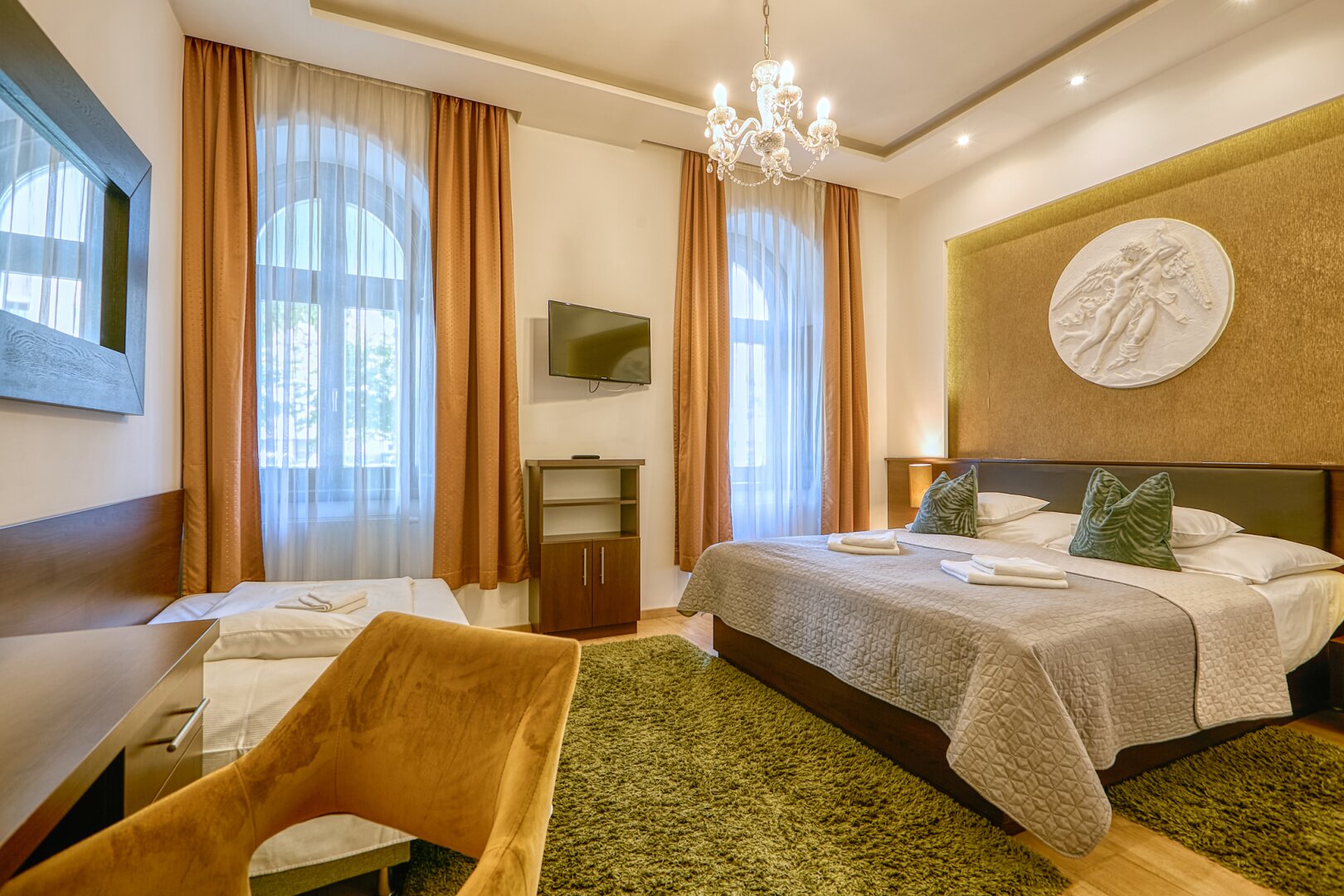 +++ Historischer Immobilienkomplex im Herzen von Sopron mit vielseitigem Entwicklungspotenzial +++