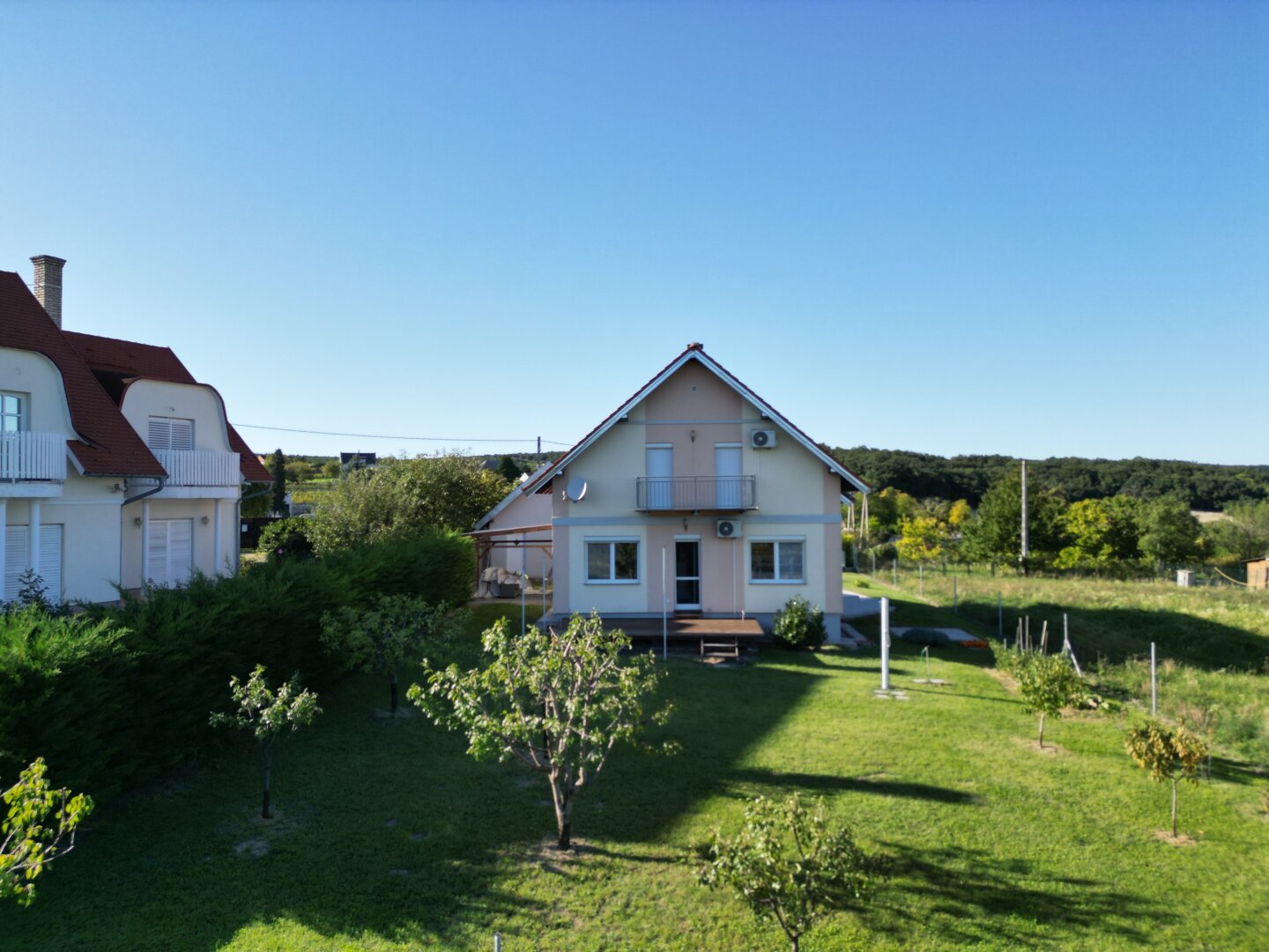 +++ Charmantes Einfamilienhaus in Fertőrákos – mit traumhaftem Garten, Seeblick und Yachthafen-Nähe +++