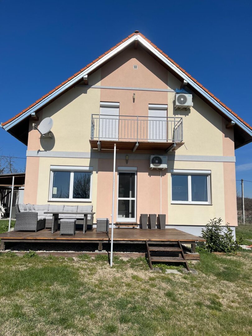 +++ Charmantes Einfamilienhaus in Fertőrákos – mit traumhaftem Garten, Seeblick und Yachthafen-Nähe +++