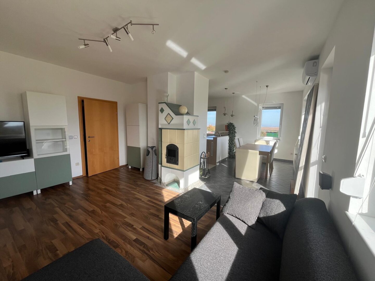 +++ Charmantes Einfamilienhaus in Fertőrákos – mit traumhaftem Garten, Seeblick und Yachthafen-Nähe +++