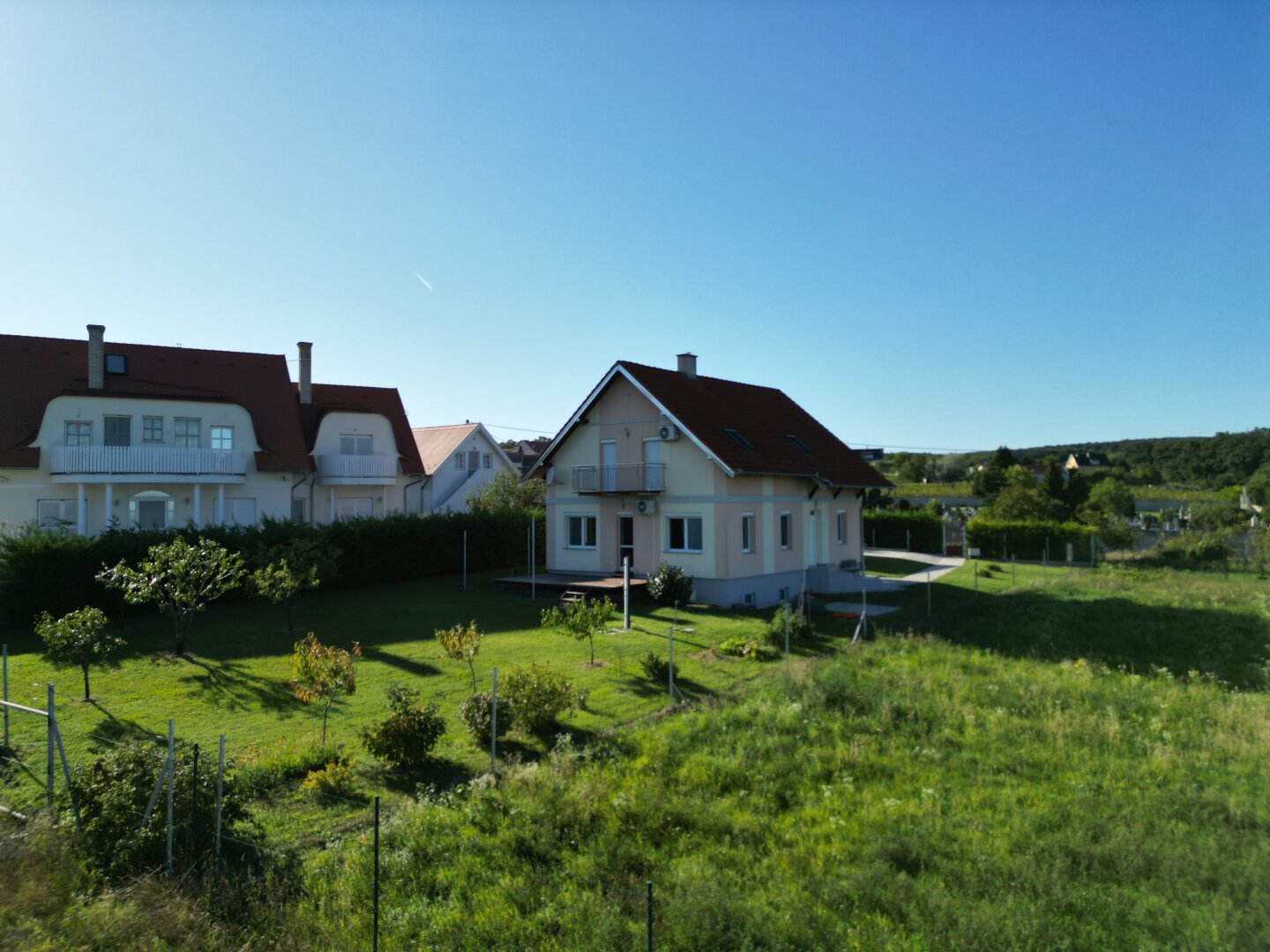 +++ Wohnen wo andere Urlaub machen – Einfamilienhaus mit traumhaftem Garten, Seeblick in Fertörakos +++