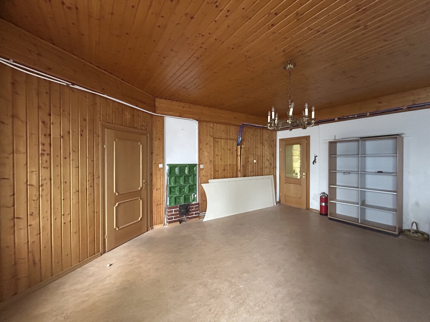 +++ Großzügiges Geschäftslokal zur Miete – direkt am Hauptplatz, Kirchschlag in der Buckligen Welt +++