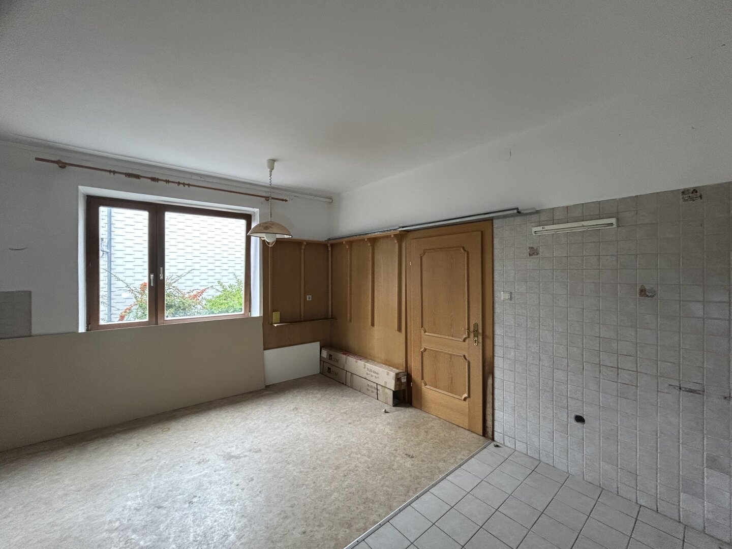 +++ Großzügiges Geschäftslokal zur Miete – direkt am Hauptplatz, Kirchschlag in der Buckligen Welt +++