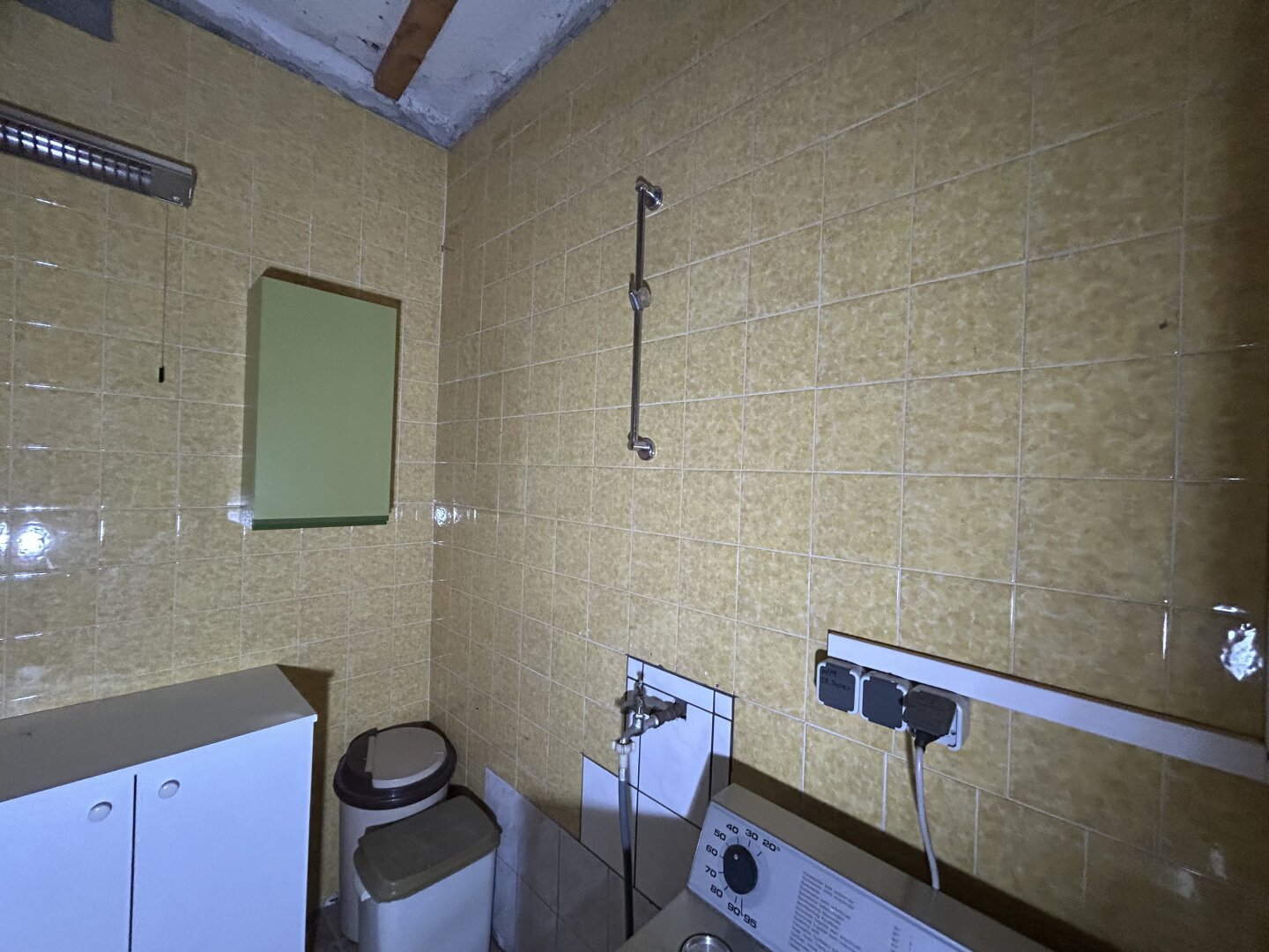 +++ Großzügiges Geschäftslokal zur Miete – direkt am Hauptplatz, Kirchschlag in der Buckligen Welt +++