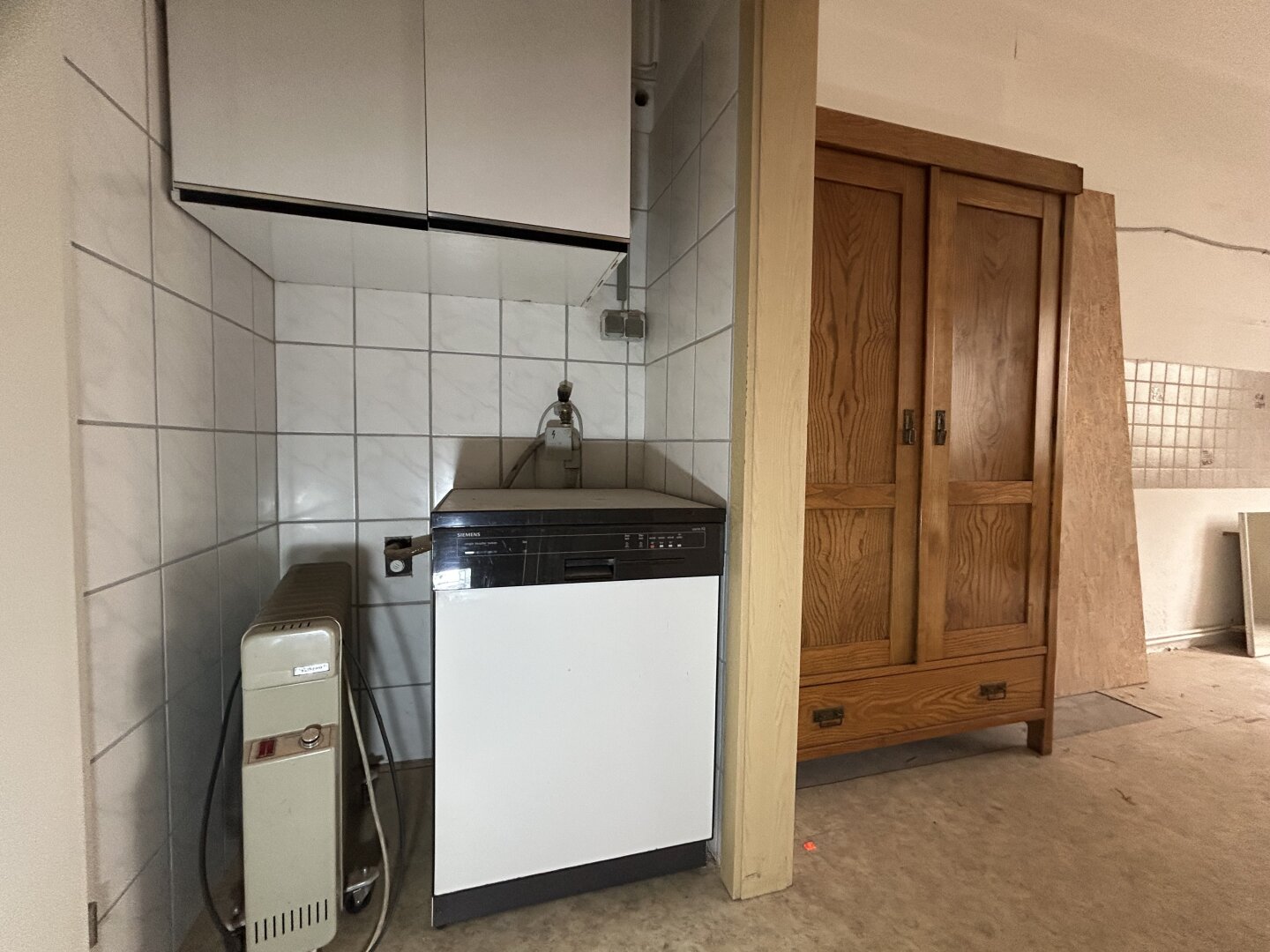 +++ Großzügiges Geschäftslokal zur Miete – direkt am Hauptplatz, Kirchschlag in der Buckligen Welt +++