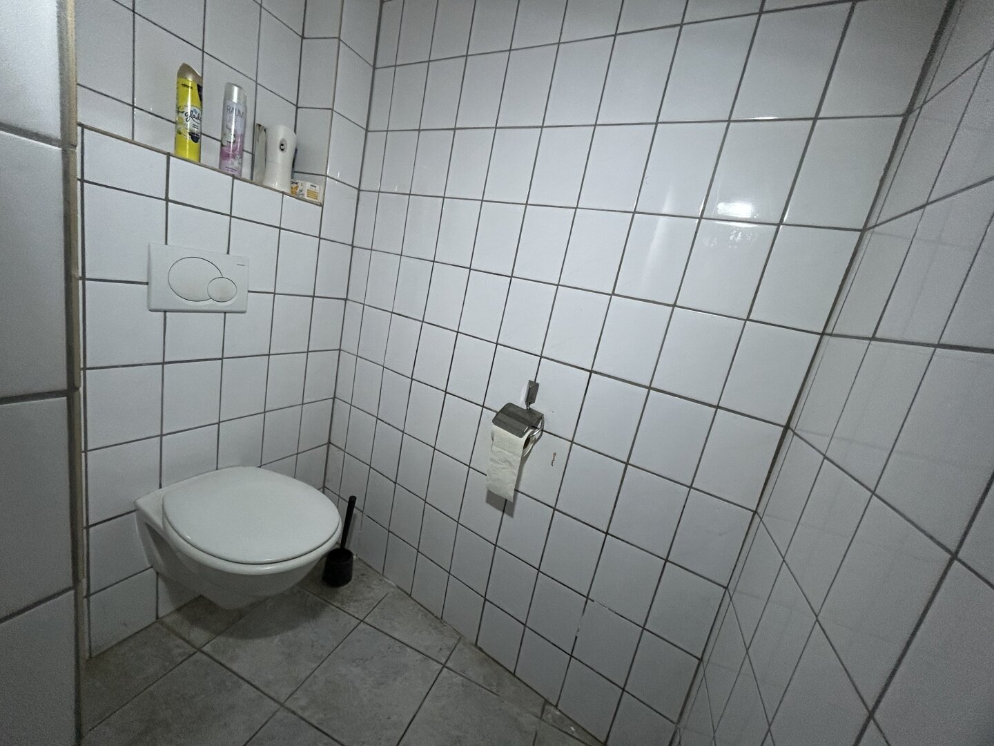 +++ Großzügiges Geschäftslokal zur Miete – direkt am Hauptplatz, Kirchschlag in der Buckligen Welt +++