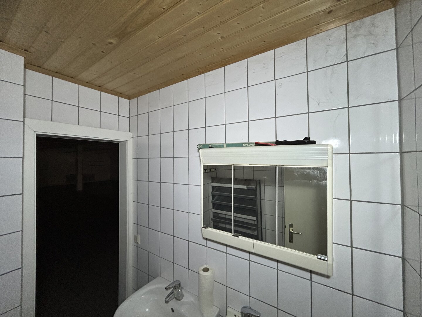 +++ Großzügiges Geschäftslokal zur Miete – direkt am Hauptplatz, Kirchschlag in der Buckligen Welt +++