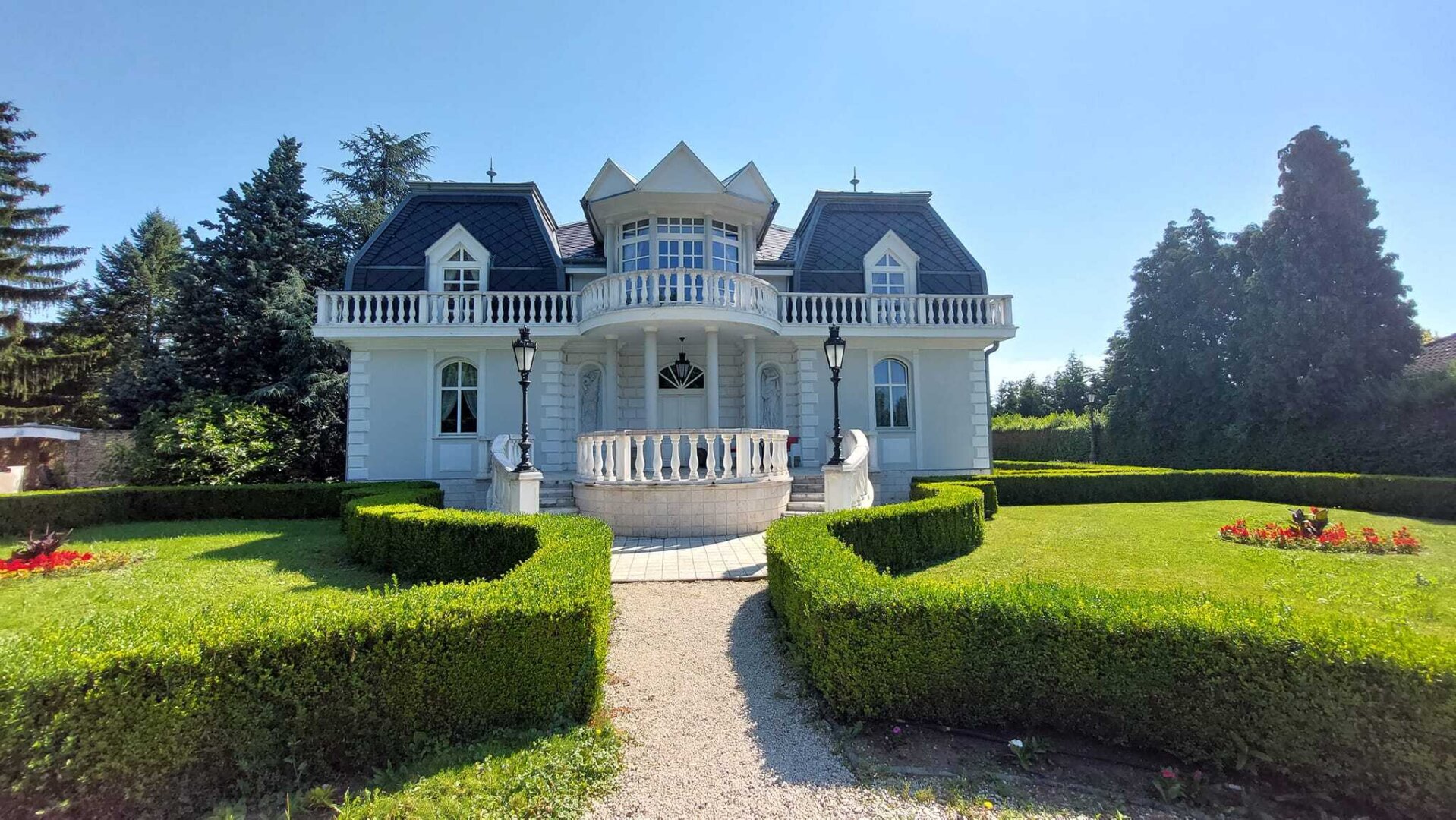 +++ Exklusive Villa im Herzen von Szombathely – Ruheoase auf rund 5300 m² +++