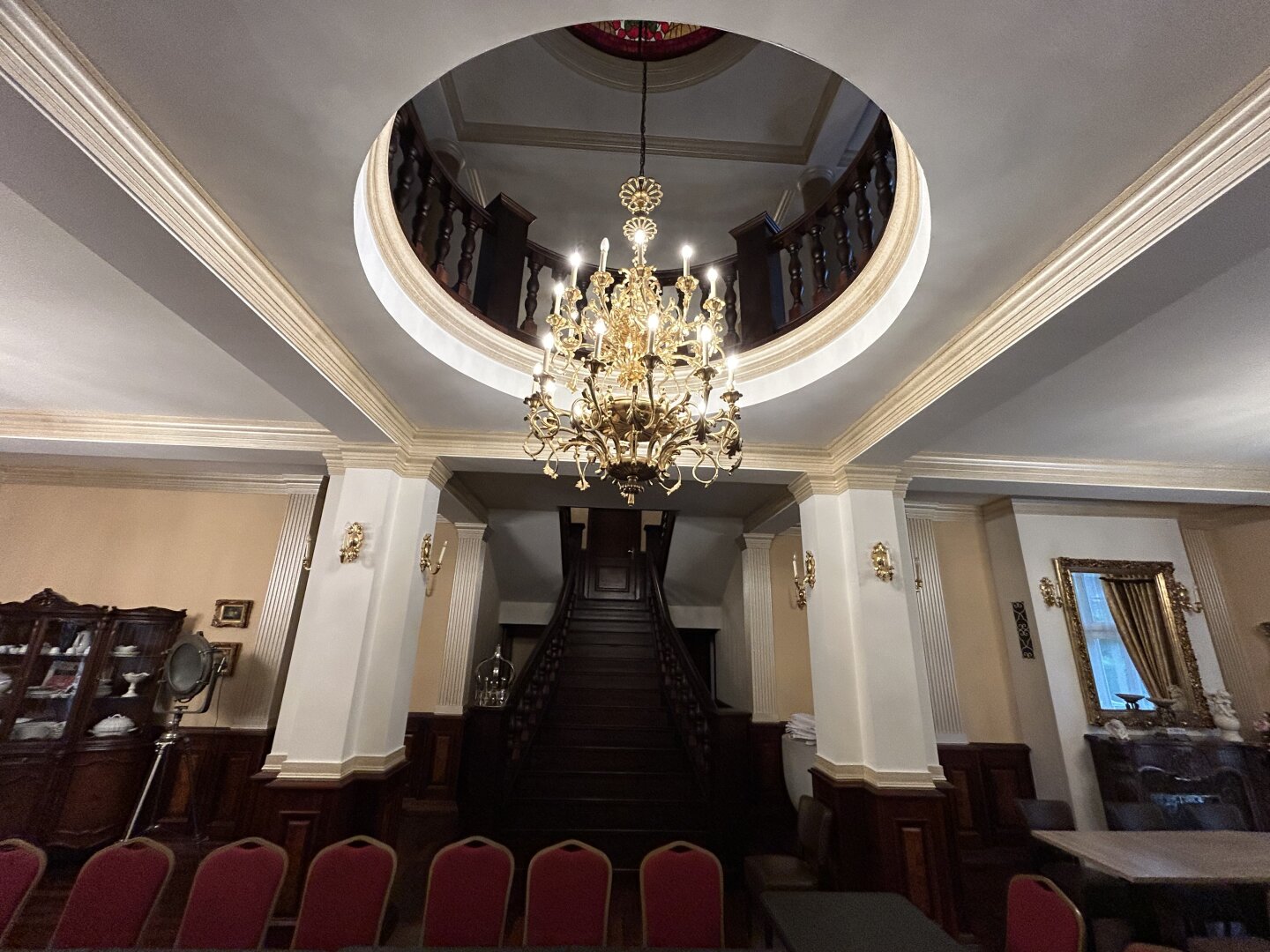 +++ Exklusive Villa im Herzen von Szombathely – Ruheoase auf rund 5300 m² +++