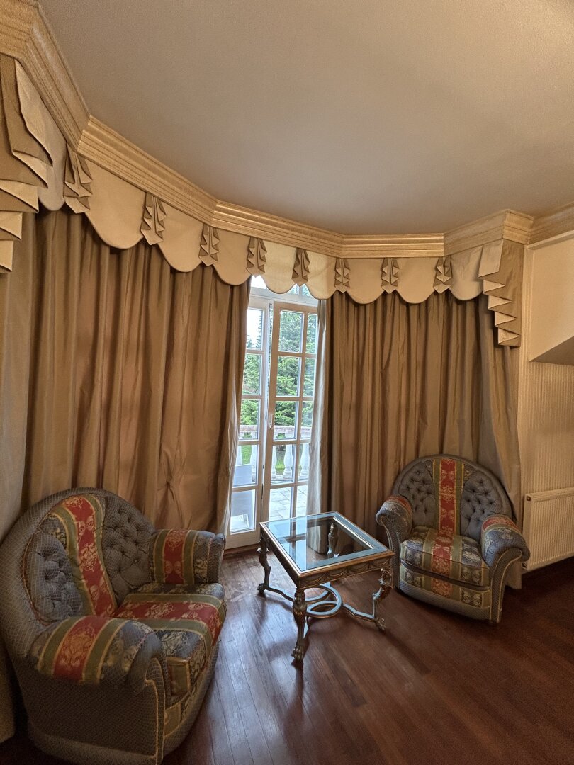 +++ Exklusive Villa im Herzen von Szombathely – Ruheoase auf rund 5300 m² +++