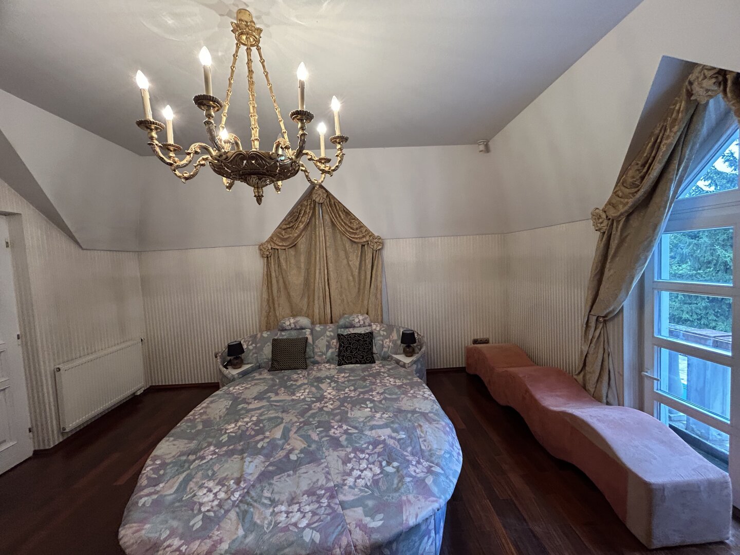 +++ Exklusive Villa im Herzen von Szombathely – Ruheoase auf rund 5300 m² +++