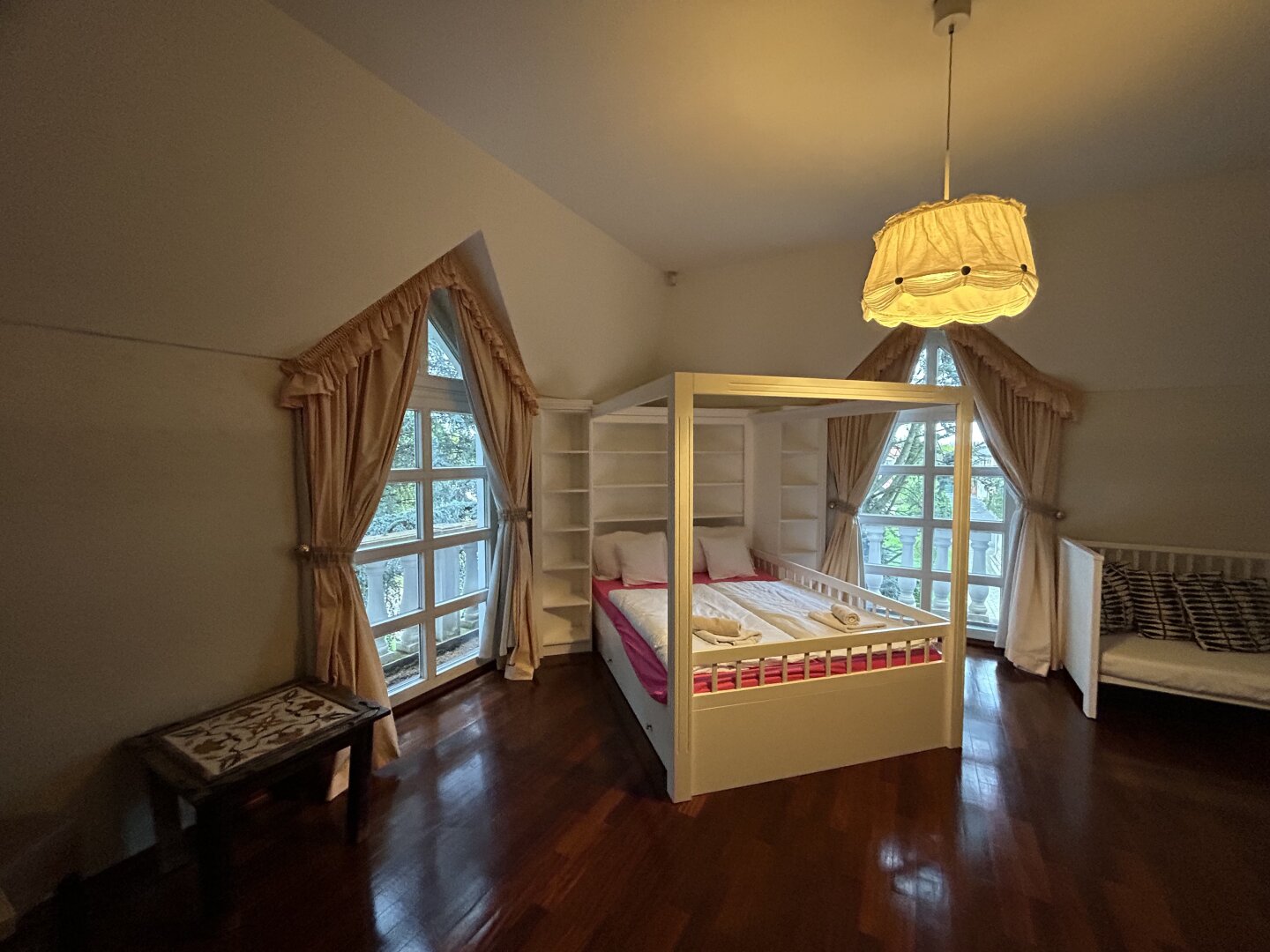 +++ Exklusive Villa im Herzen von Szombathely – Ruheoase auf rund 5300 m² +++