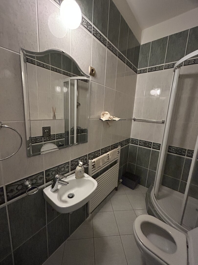 +++ Exklusive Villa im Herzen von Szombathely – Ruheoase auf rund 5300 m² +++