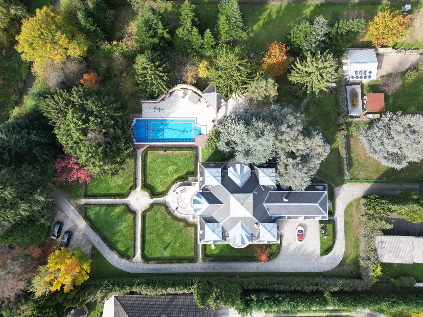 +++ Exklusive Villa im Herzen von Szombathely – Ruheoase auf rund 5300 m² +++