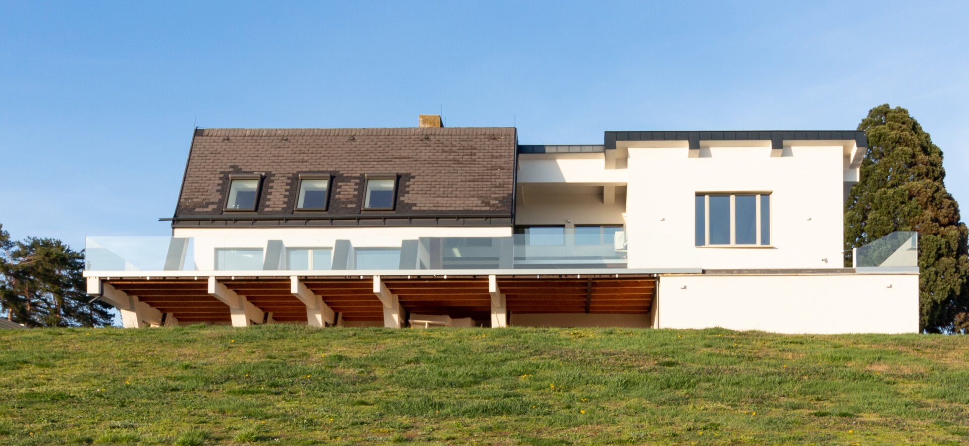 +PHÄNOMENALE Villa mit traumhaftem Panorama, Klima, Pool, Sauna, Designermöbel, direkt in Oberpullendorf zu kaufen!