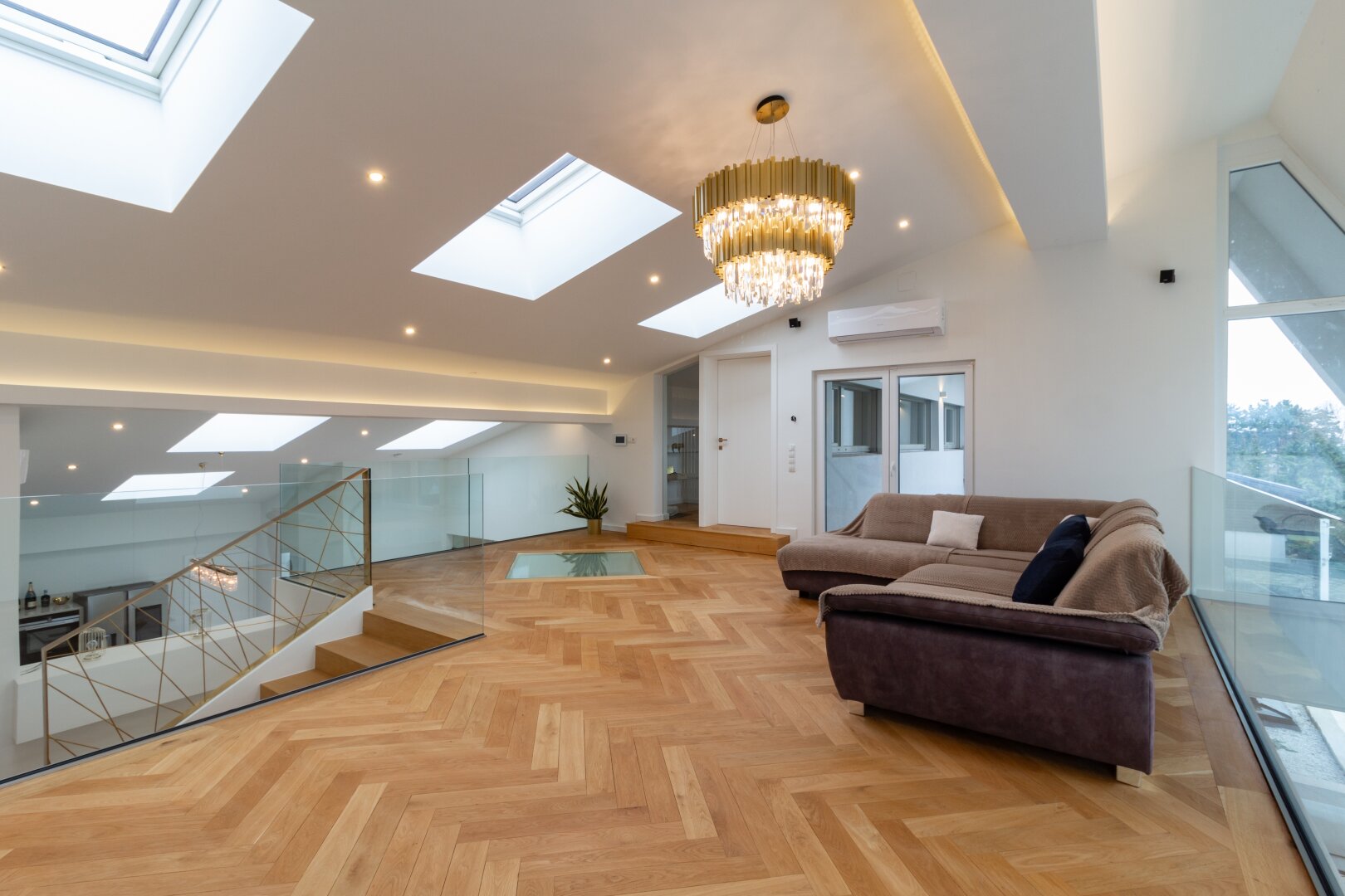 +PHÄNOMENALE Villa mit traumhaftem Panorama, Klima, Pool, Sauna, Designermöbel, direkt in Oberpullendorf zu kaufen!