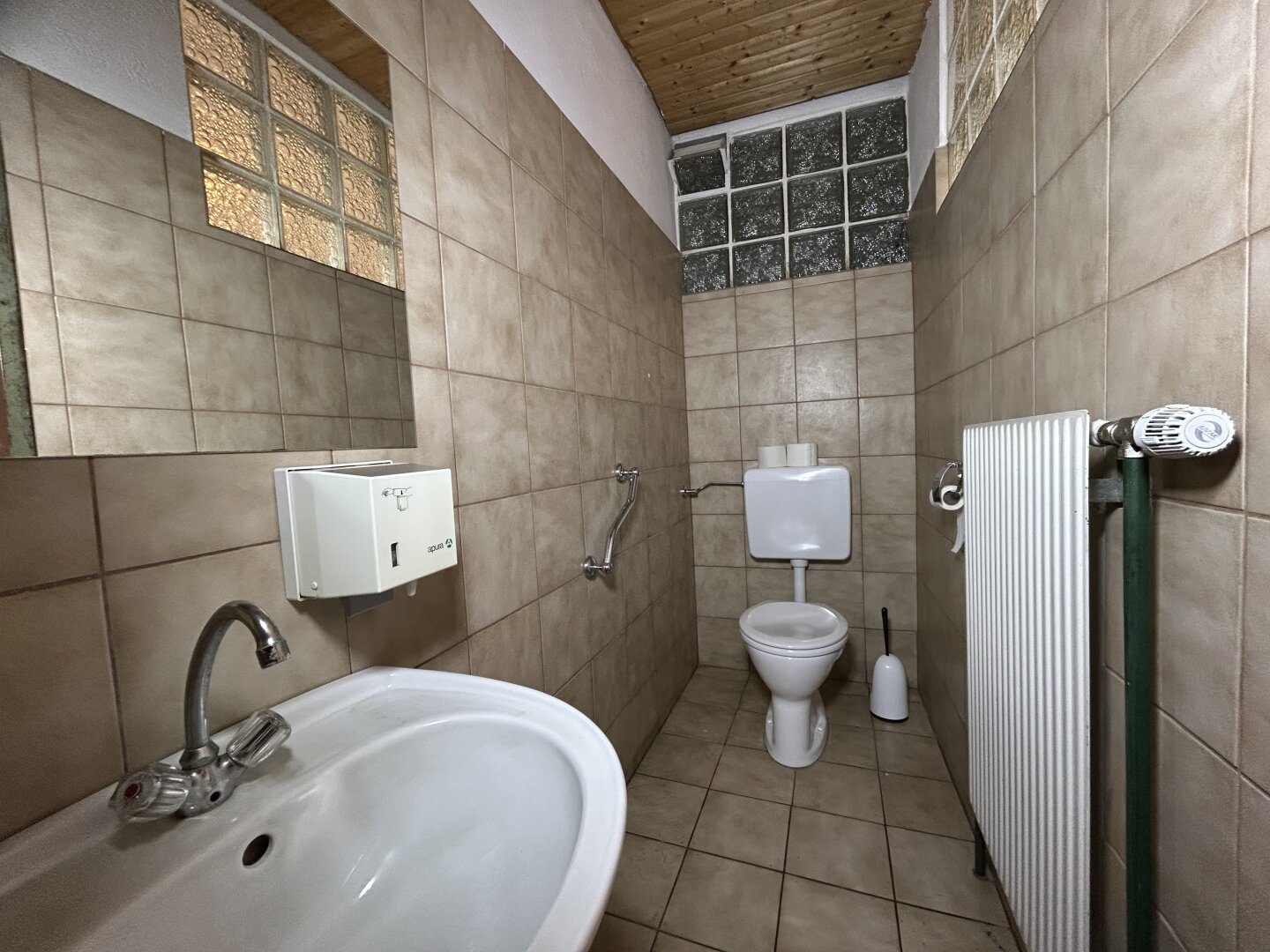 +Arztpraxis oder Büro in zentraler Lage von Oberpullendorf zu vermieten!+