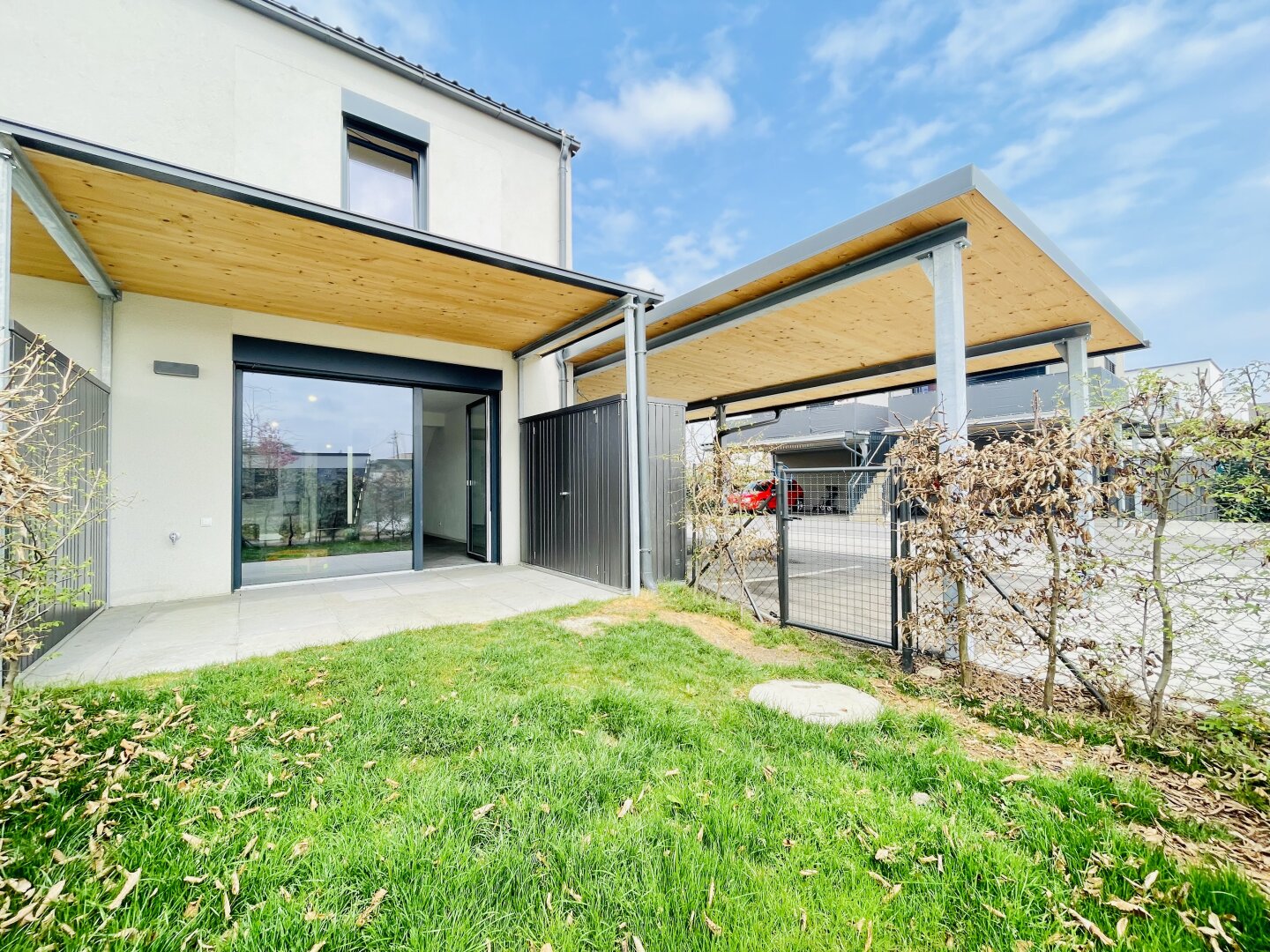 Neuwertige 3-Zimmer Maisonette mit Terrasse und Garten, in ruhiger Lage, inkl. 2 Parkplätzen!