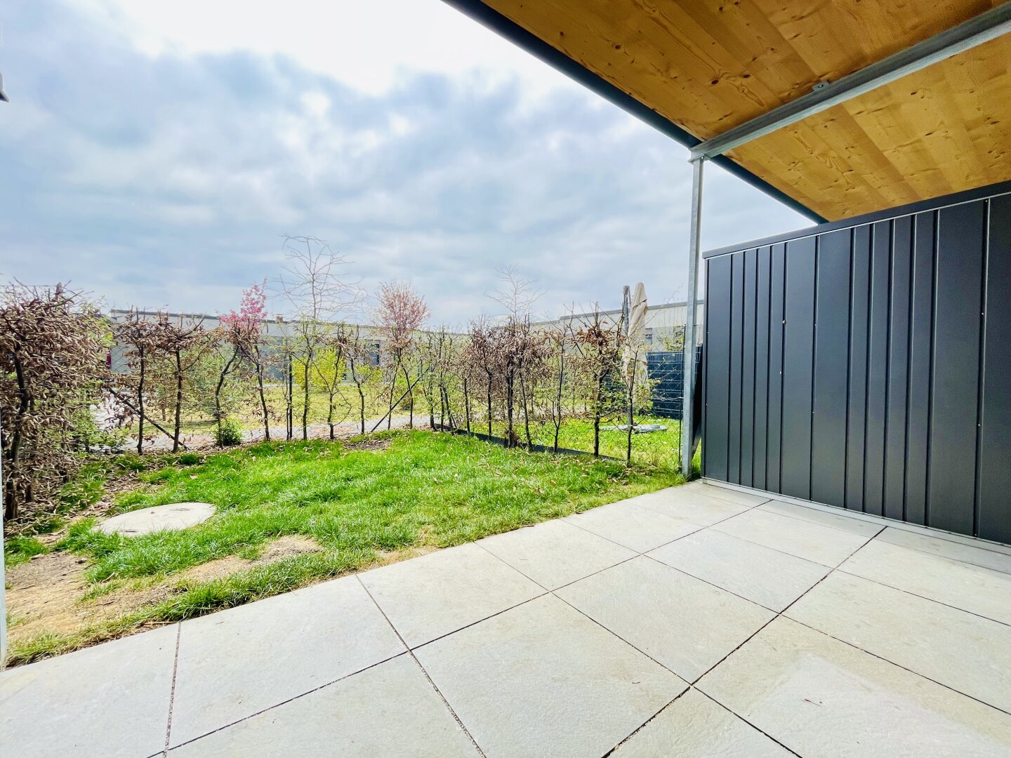 Neuwertige 3-Zimmer Maisonette mit Terrasse und Garten, in ruhiger Lage, inkl. 2 Parkplätzen!