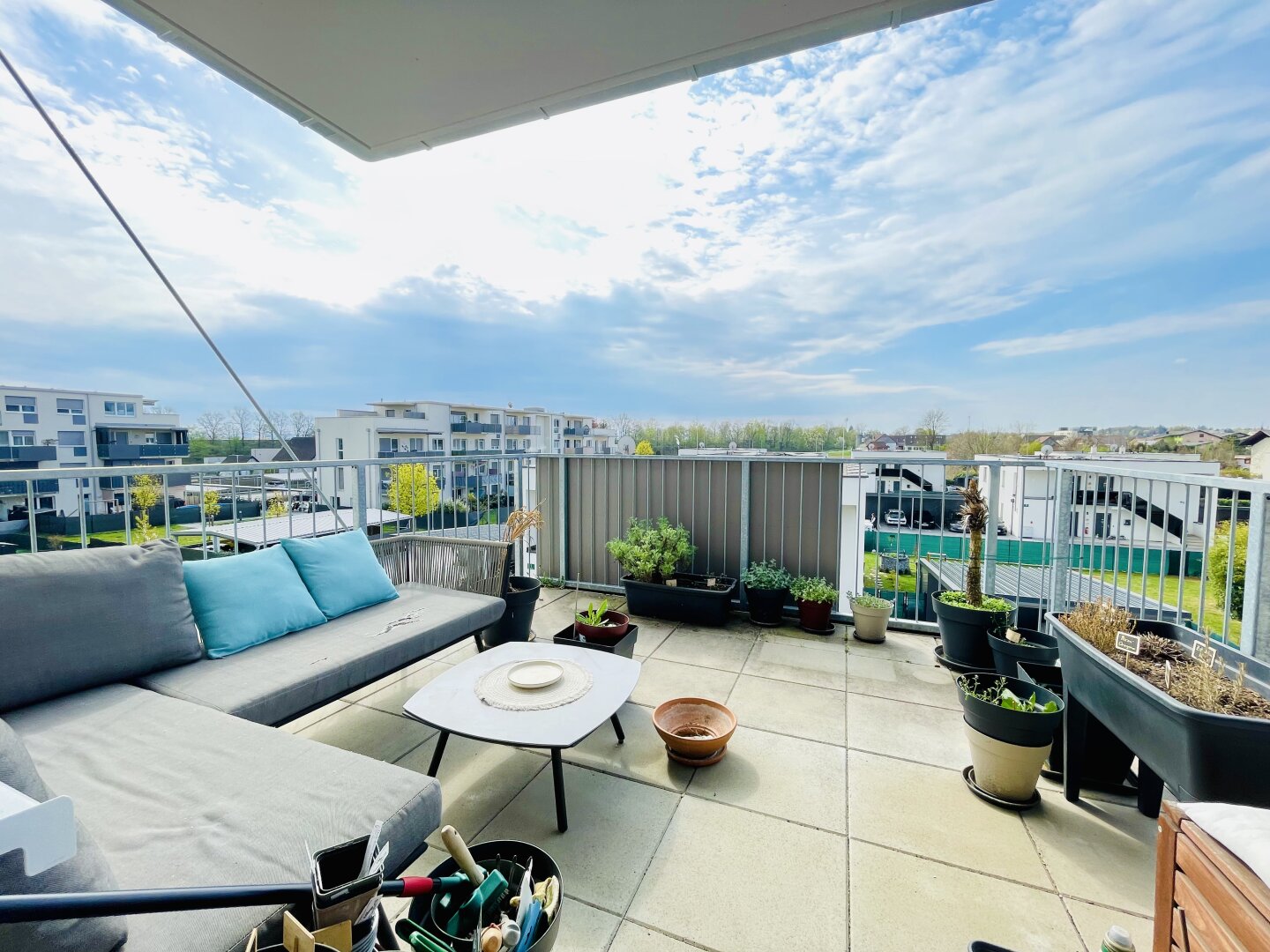 Ruhige 2-Zimmer-Wohnung mit großer Süd-Terrasse, Carport & Kellerabteil!