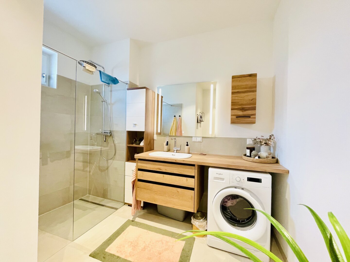 Bad mit Walk-In-Dusche