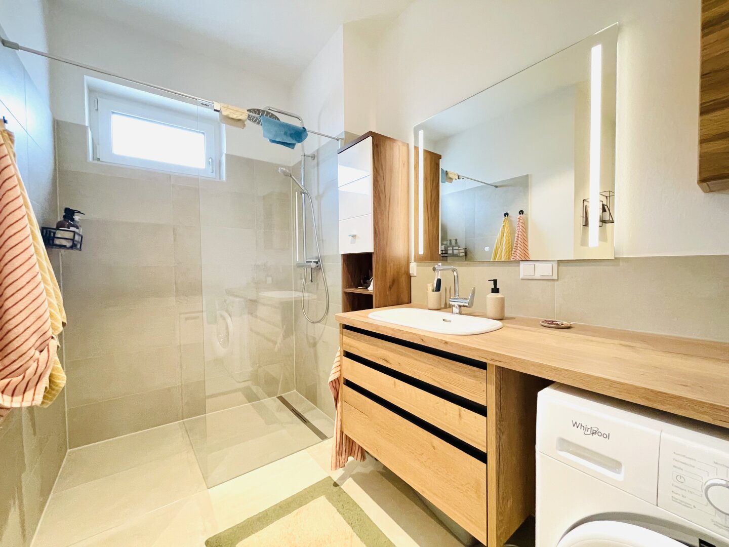 Bad mit Walk-In-Dusche