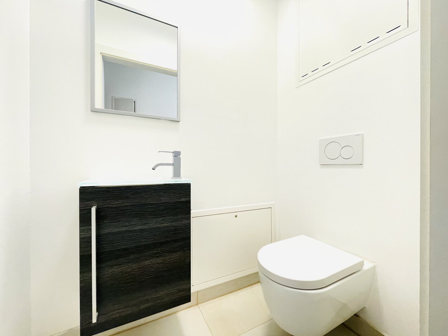 separates WC