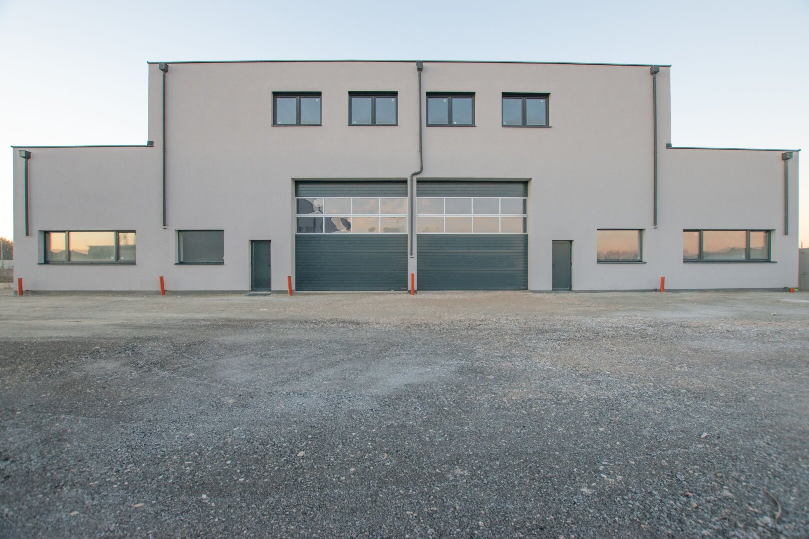 Wieder verfügbar: Geräumige und flexible Lagerhalle mit hoher Nutzfläche in Ebreichsdorf (Unterwaltersdorf - 2442)