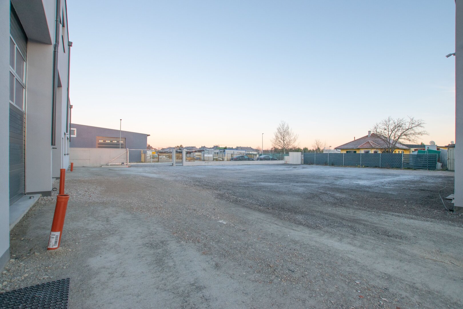 Wieder verfügbar: Geräumige und flexible Lagerhalle mit hoher Nutzfläche in Ebreichsdorf (Unterwaltersdorf - 2442)