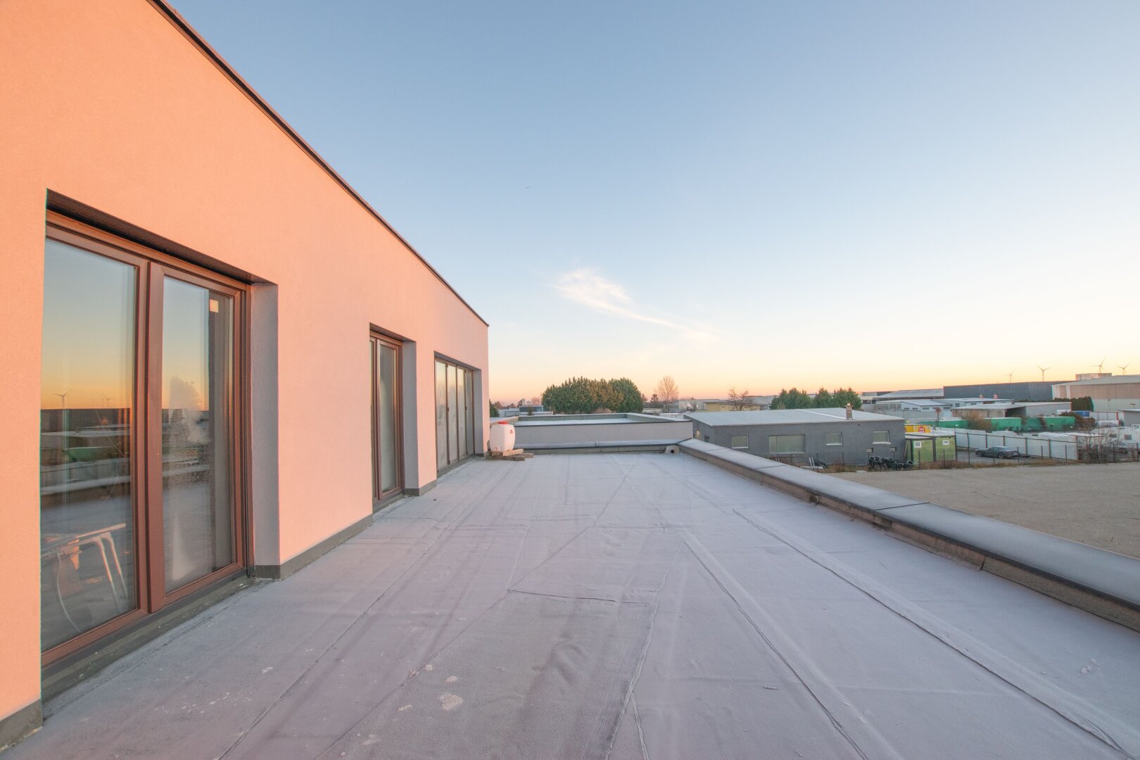 Wieder verfügbar: Geräumige und flexible Lagerhalle mit hoher Nutzfläche in Ebreichsdorf (Unterwaltersdorf - 2442)