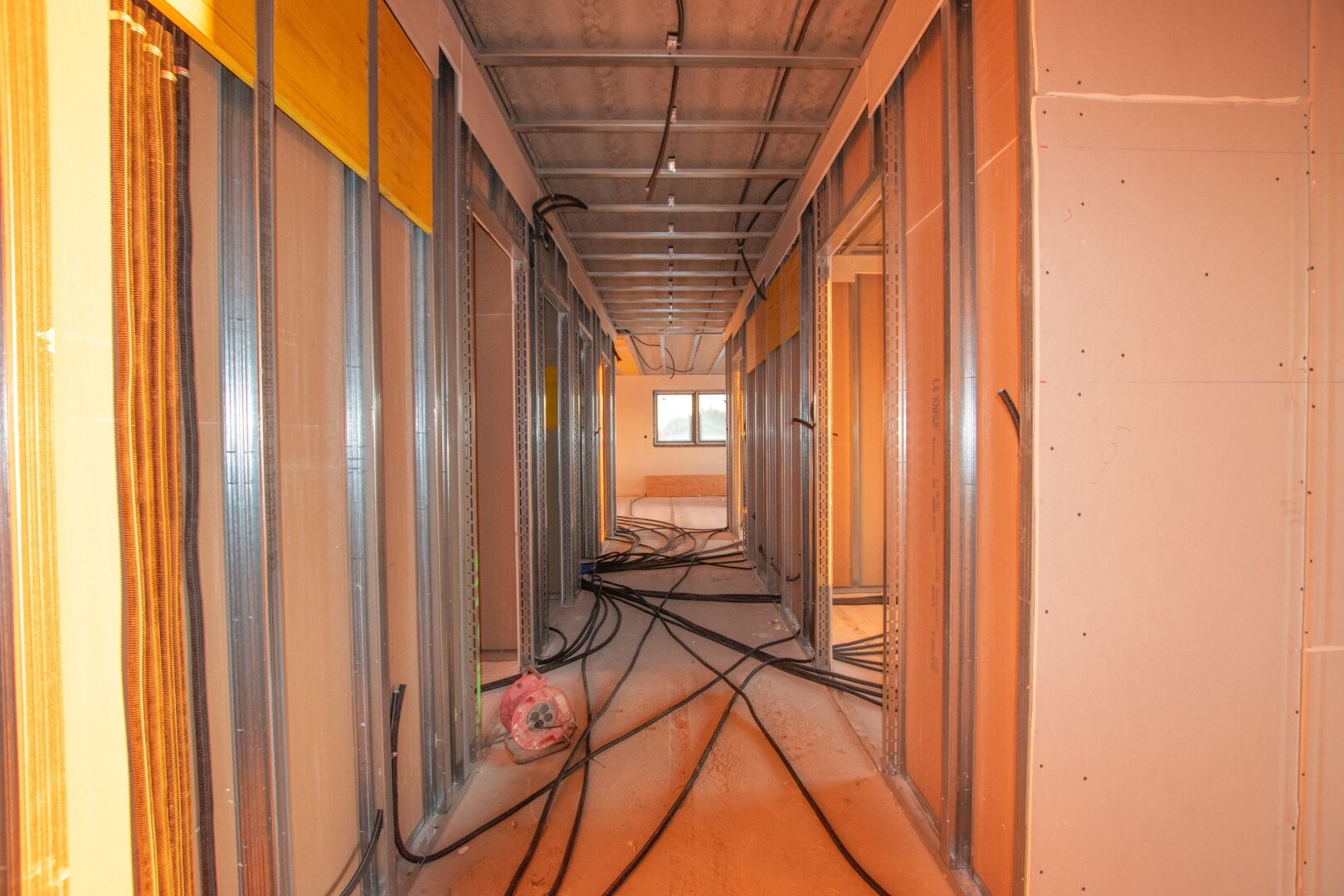 Wieder verfügbar: Geräumige und flexible Lagerhalle mit hoher Nutzfläche in Ebreichsdorf (Unterwaltersdorf - 2442)