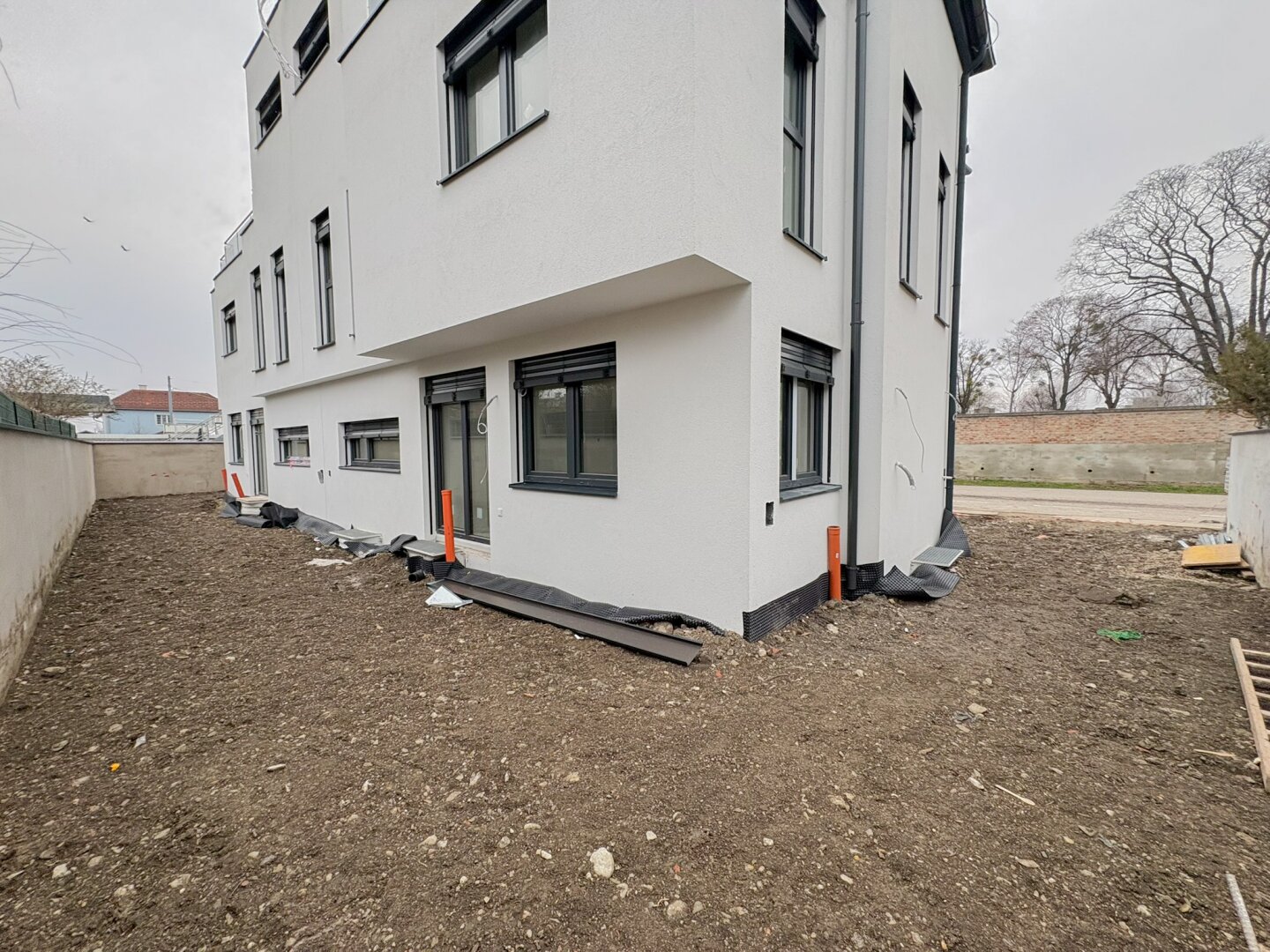 SPEZIALANGEBOT: SCHLÜSSELFERTIG –> Böden, Fliesen & Türen nach Kundenwunsch