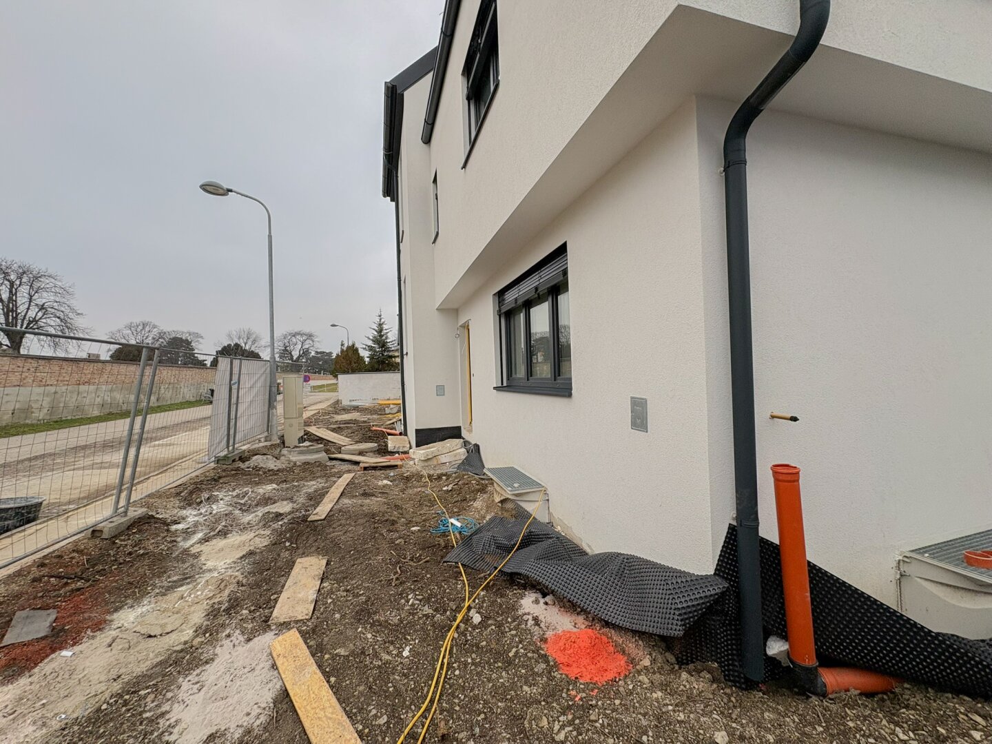 SPEZIALANGEBOT: SCHLÜSSELFERTIG –> Böden, Fliesen & Türen nach Kundenwunsch